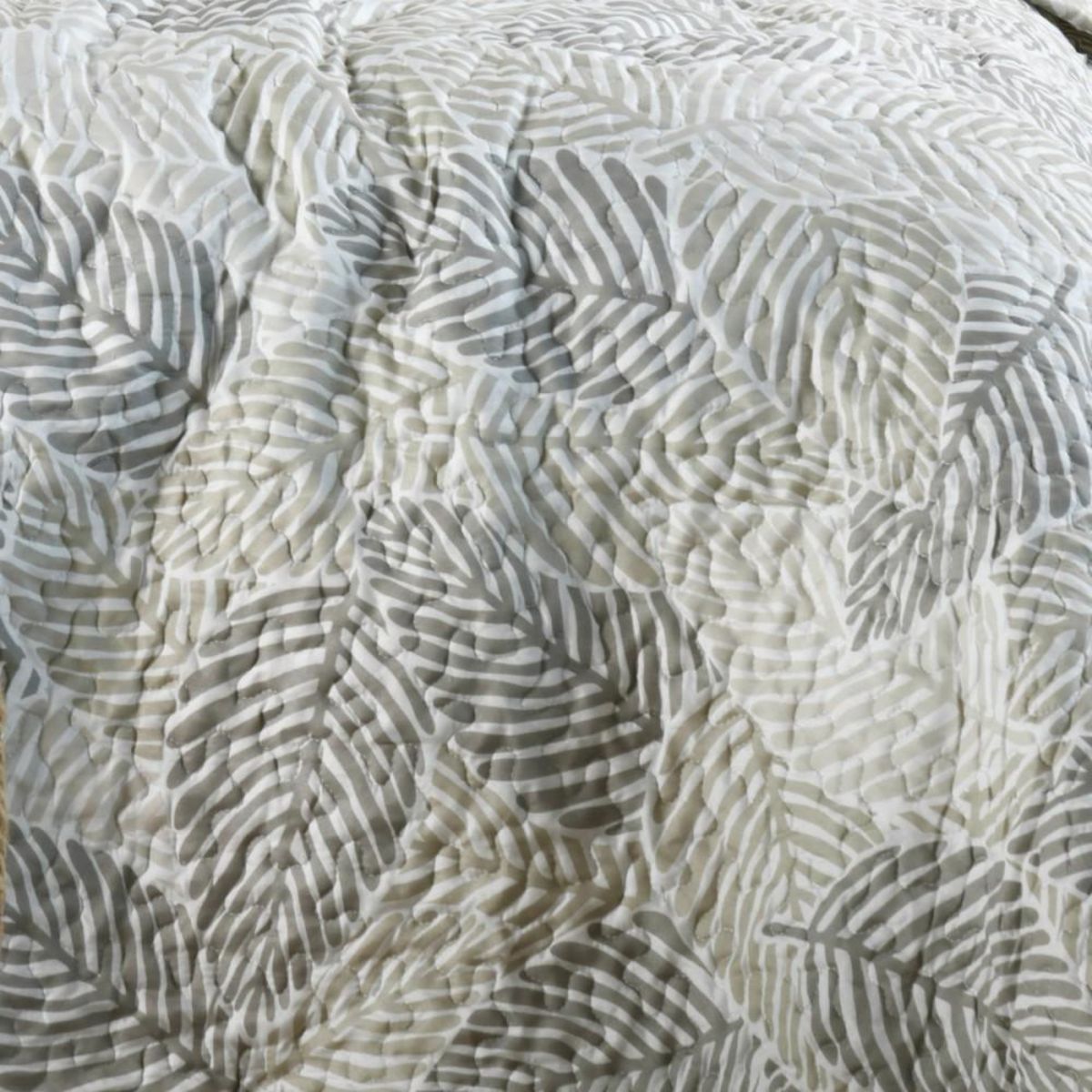 Lovely Casa Couvre lit boutis réversible 240x220 avec 2 taies GALLY