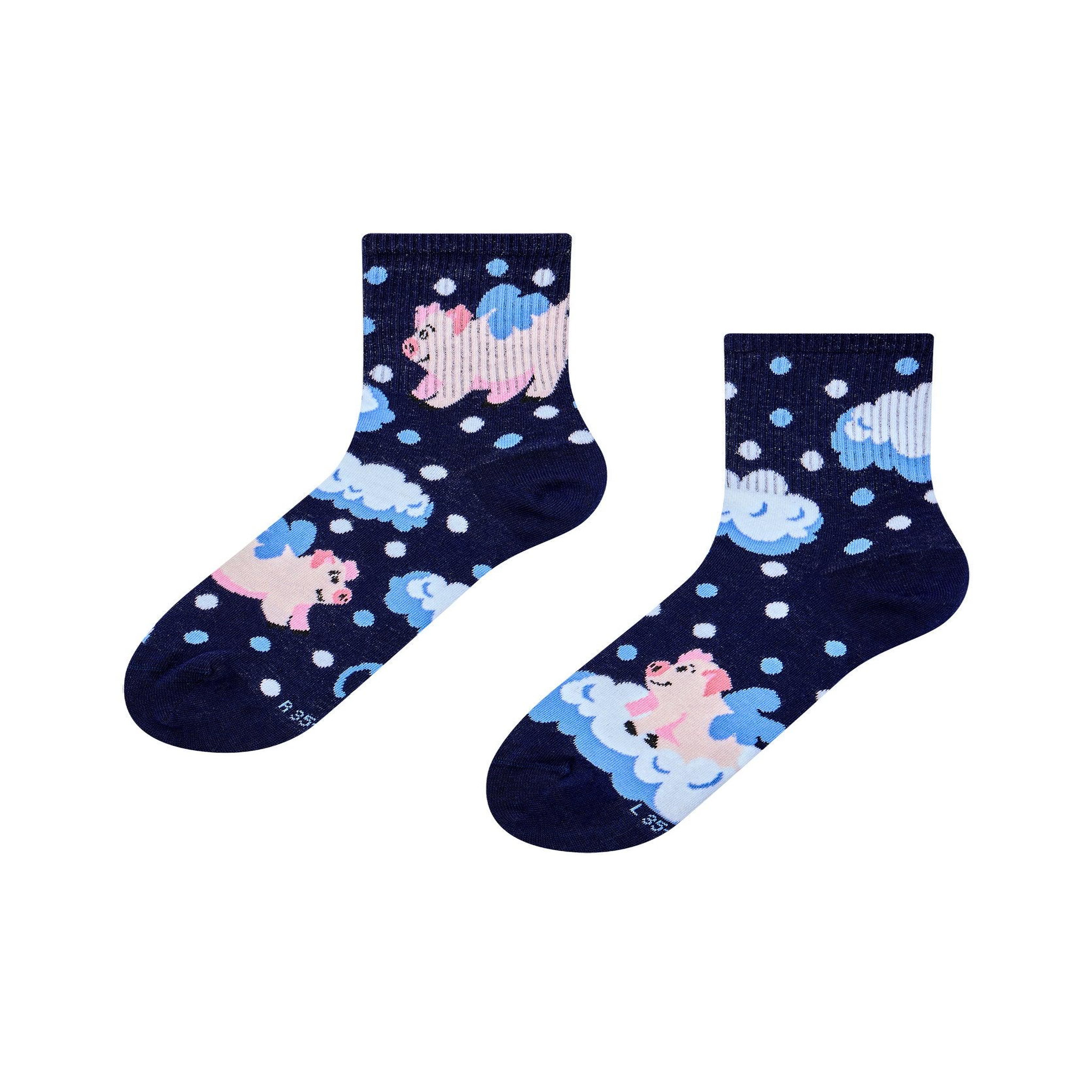 DEDOLES Chaussettes courtes cochons dans les nuages. Coloris disponibles : Bleu