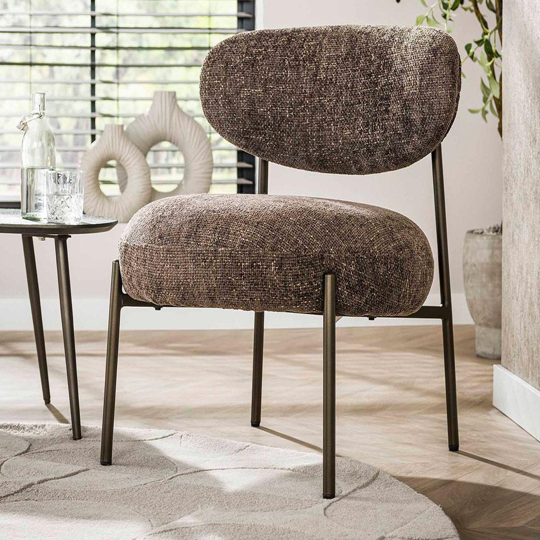 LISA DESIGN Adelia - fauteuil - pieds en métal - en tissu texturé. Coloris disponibles : Marron, Beige