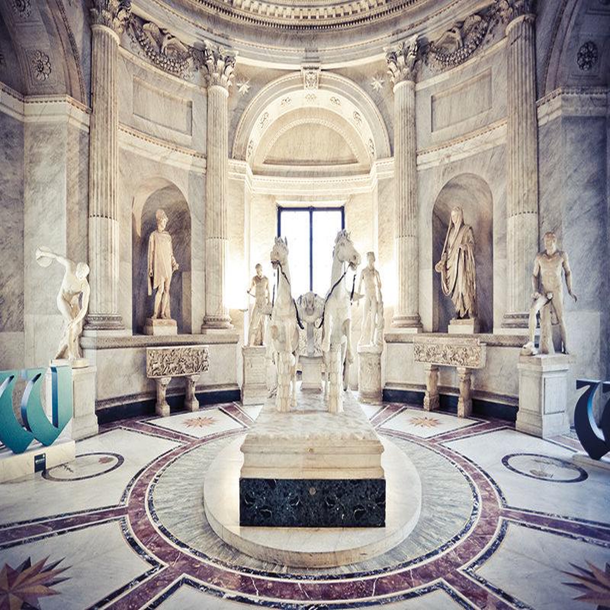 Voir la diapositive 5 : Smartbox 3 jours à Rome avec visite guidée des lieux incontournables du Vatican - Coffret Cadeau Multi-thèmes