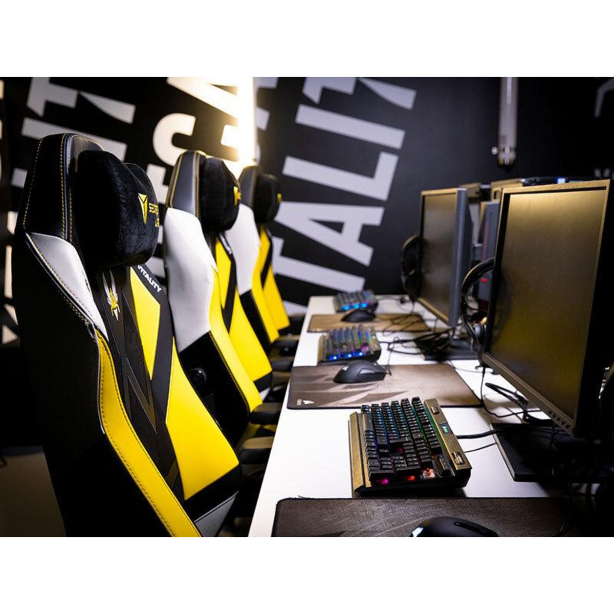 Smartbox E-sport à Paris : 5h en espace privatif de Team Vitality pour 5 personnes - Coffret Cadeau Sport & Aventure
