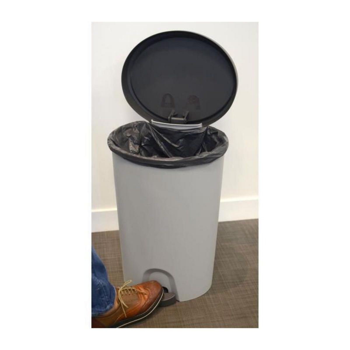 EDA PLASTIQUE Poubelle 27 L Stepy EDA - Apedale - Pour sac 30 L - 35,4 x 30,3 x 52,2 cm - Gris beton - En plastique