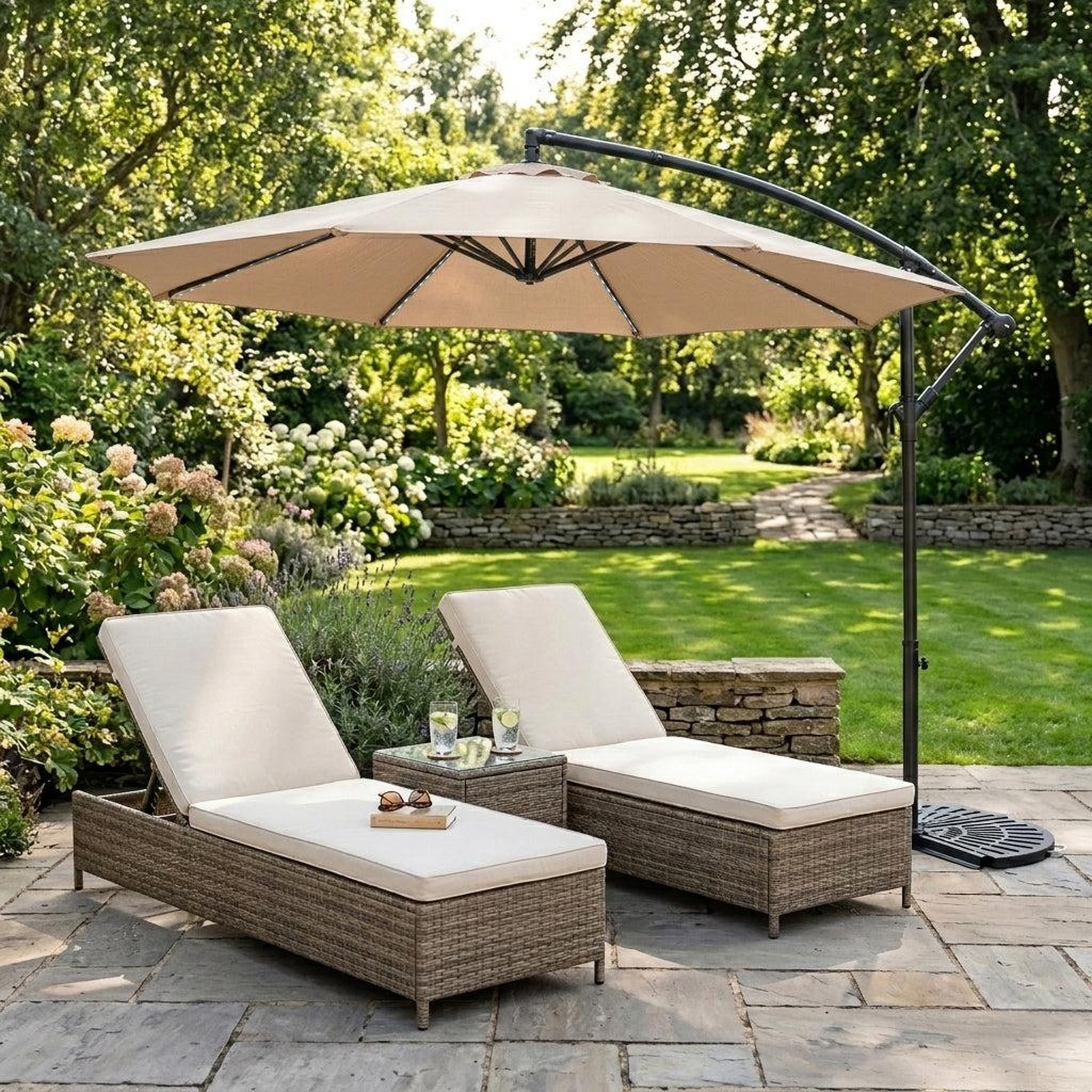 Voir la diapositive 4 : Monster Parasol Banane à Mât Déporté à LED 3 m & 2 Pieds en Éventail