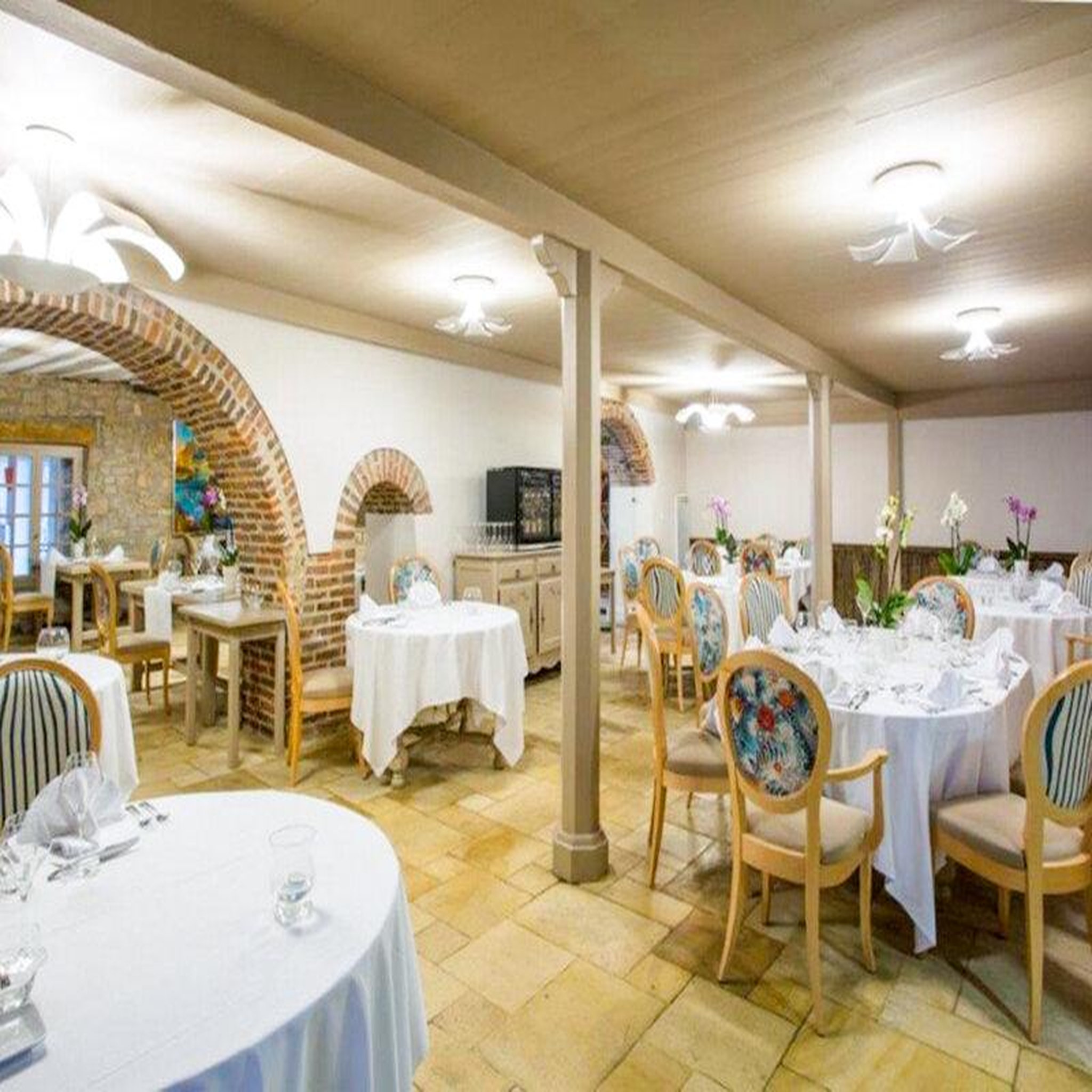 Voir la diapositive 3 : Smartbox 2 jours de luxe en hôtel 4* avec dîner près de besançon - coffret cadeau séjour