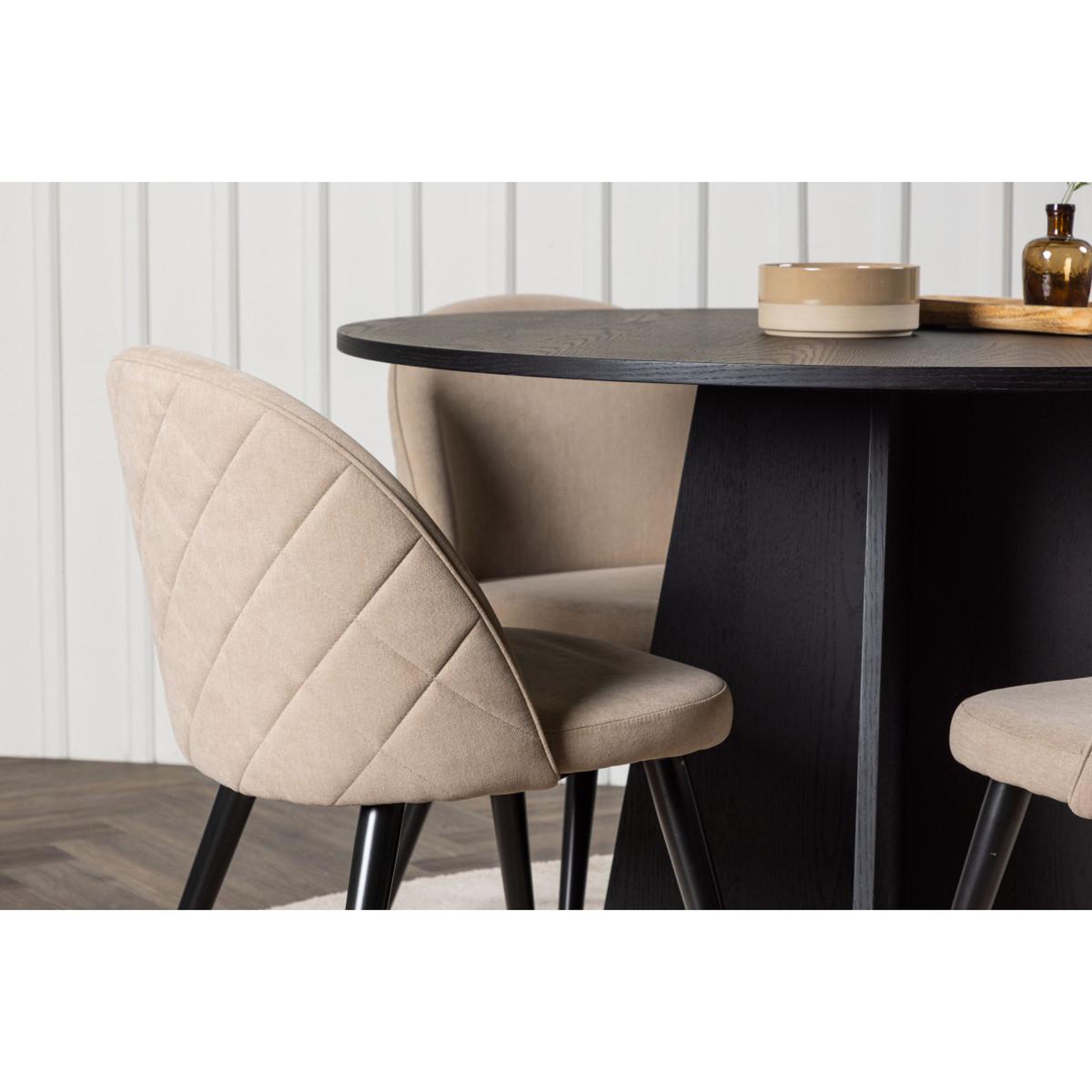 Voir la diapositive 4 : Paris Prix Ensemble table à manger & 4 chaises  bootcut & velvet  110cm beige & noir