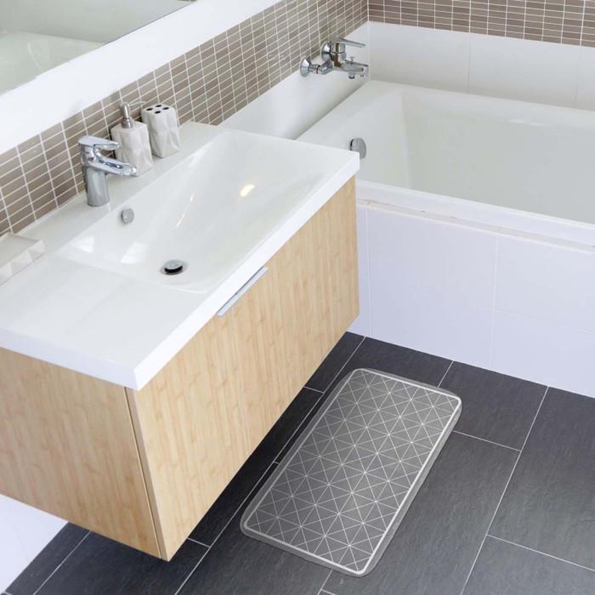 Voir la diapositive 2 : Paris Prix Tapis de Bain Microfibre  Kubia  45x75cm Gris