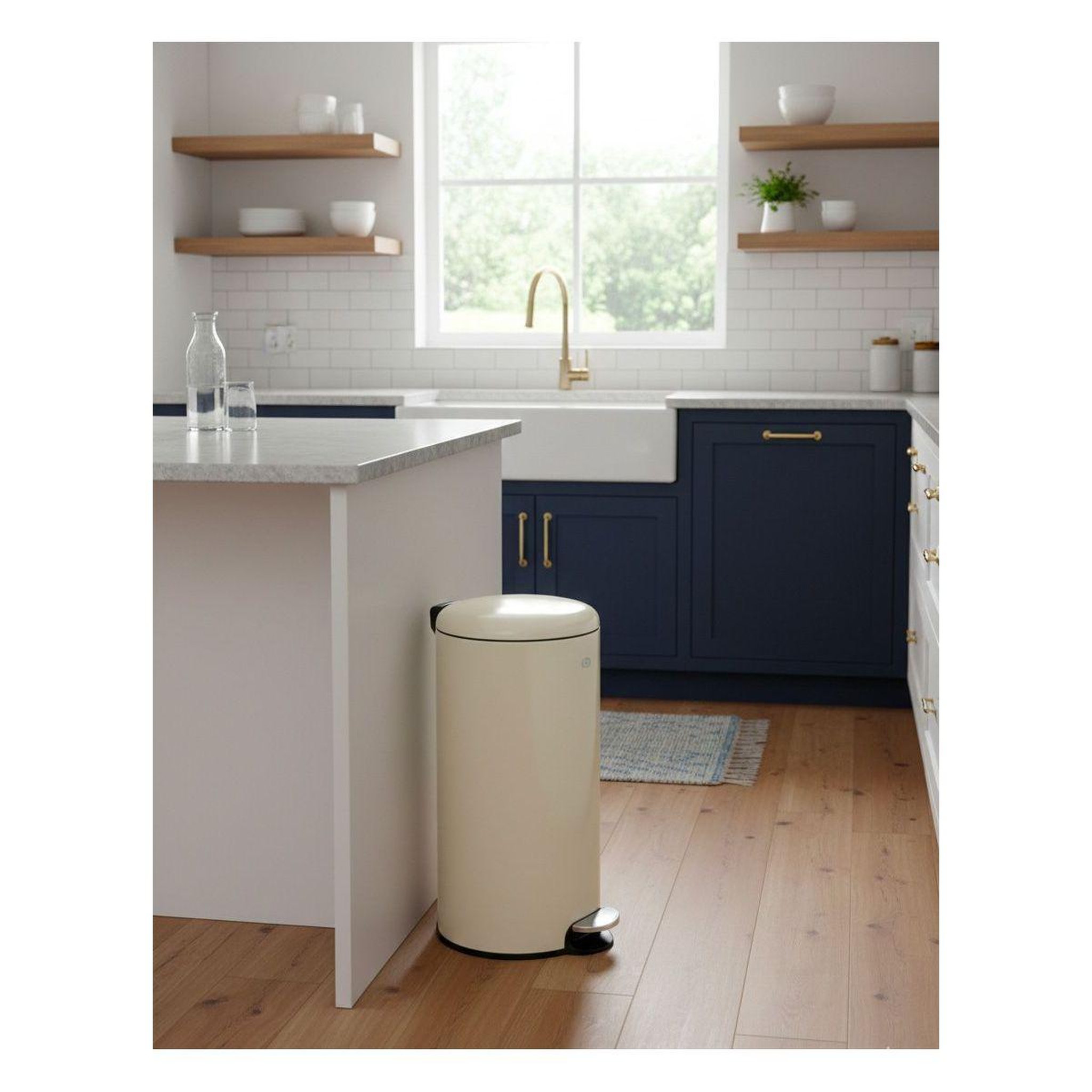 Voir la diapositive 3 : ESSENTIEL B Poubelle de cuisine manuelle 30l beige