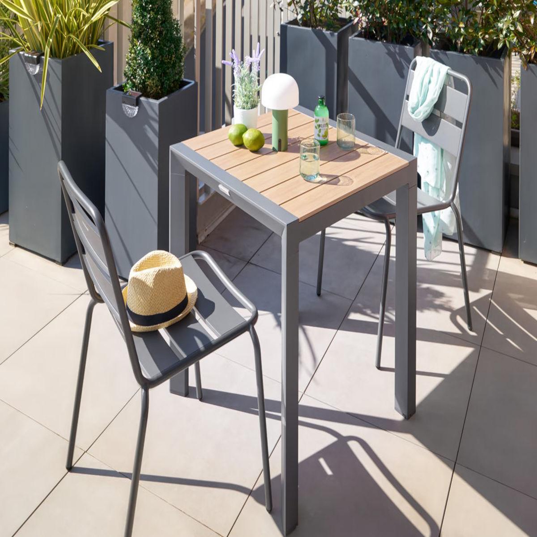 HESPERIDE Table de jardin carrée alu evasion 2 places effet bois - hespéride