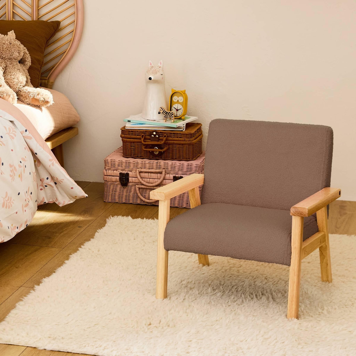SWEEEK Fauteuil enfant en bois et tissu bouclette taupe. ISAK L 47 x P 43.5 x H 50cm