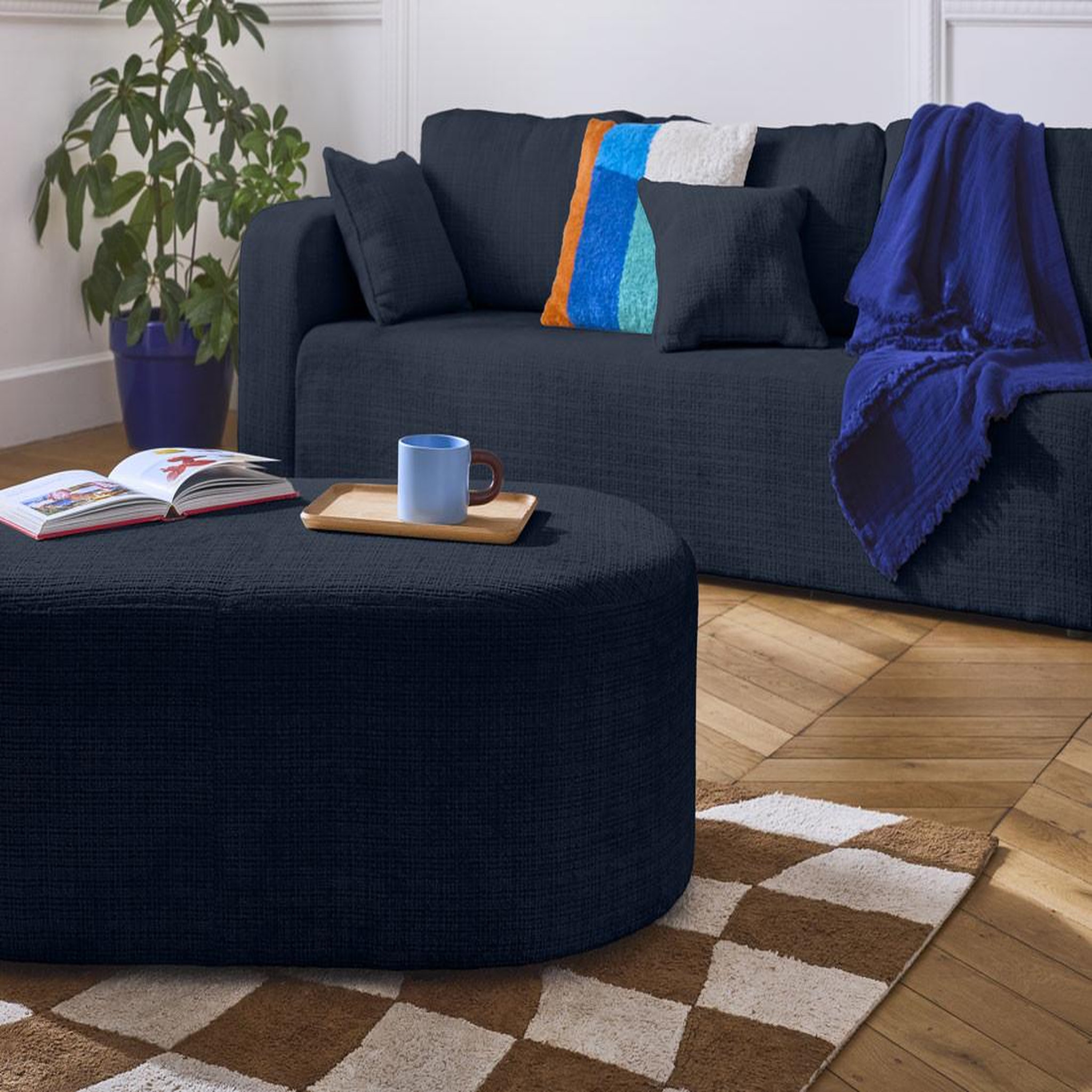 Voir la diapositive 2 : BEST MOBILIER Miro - pouf en velours texturé