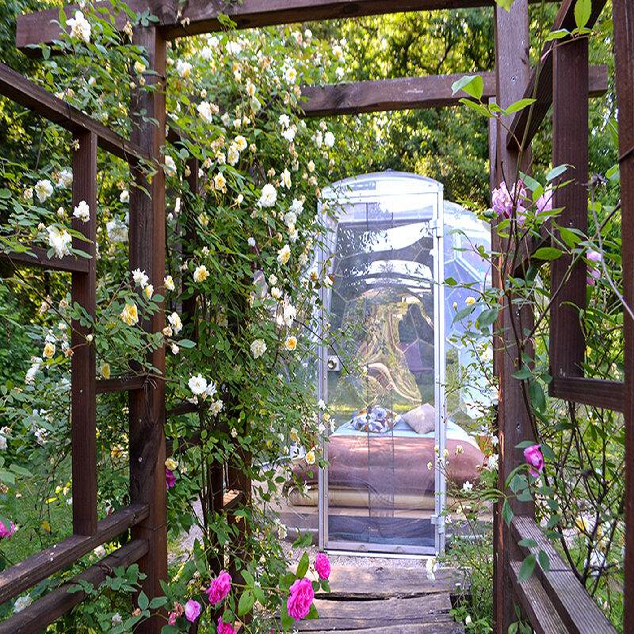 Voir la diapositive 2 : Smartbox Escale insolite en bulle en pleine nature près de lyon - coffret cadeau séjour