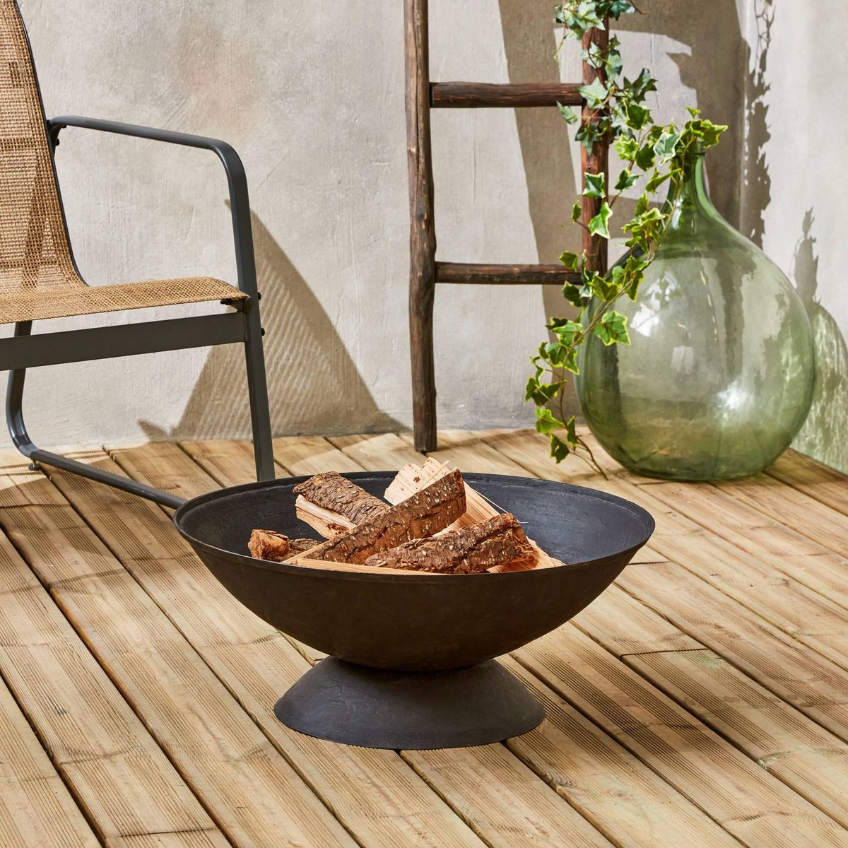 SWEEEK Braséro bois Ø56cm - Lavo noir - Chauffage extérieur en fonte. feu de bois. brasier