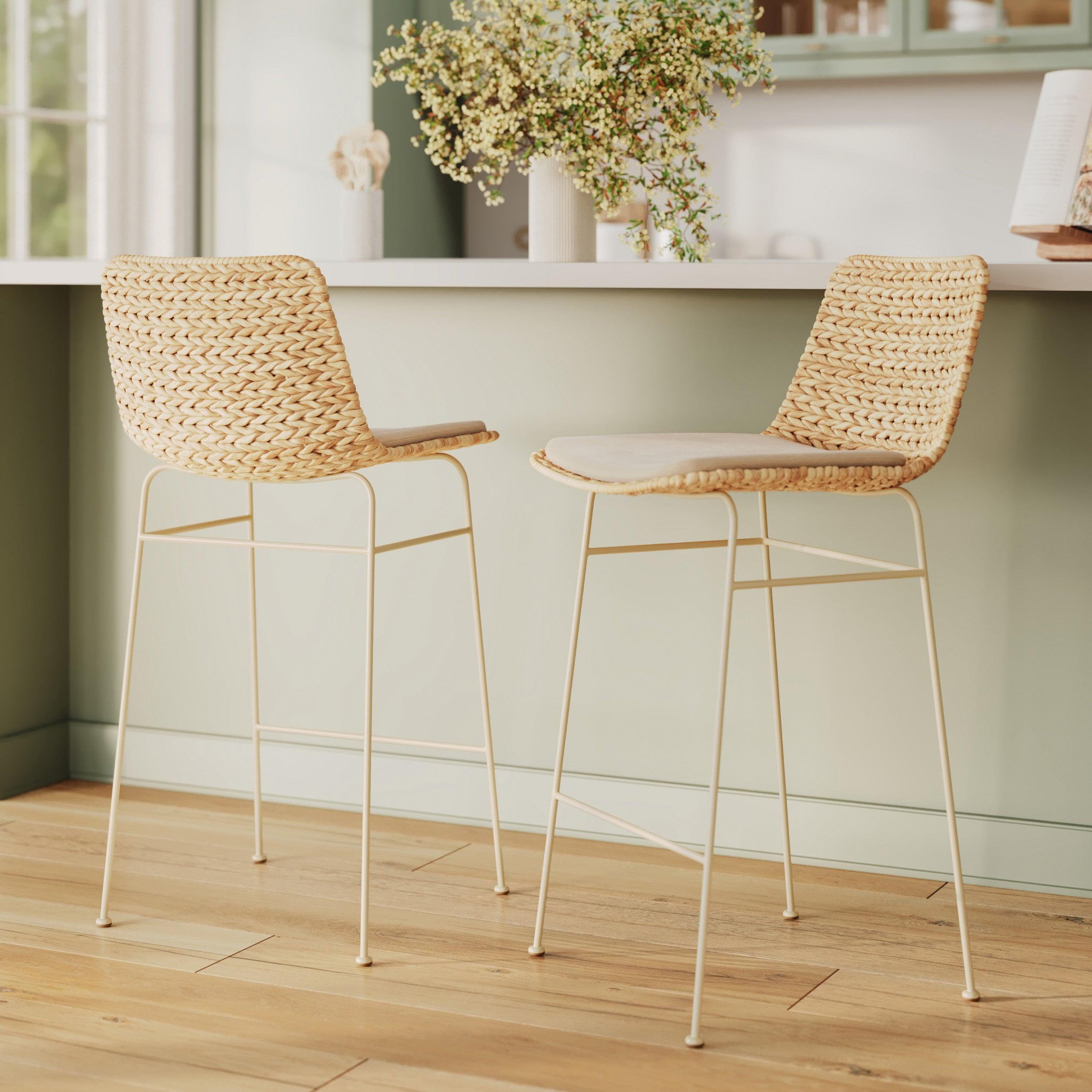 Voir la diapositive 2 : MAISON PAVANE Lot de 2 chaises pour îlot central 66 cm en matière naturelle-faro