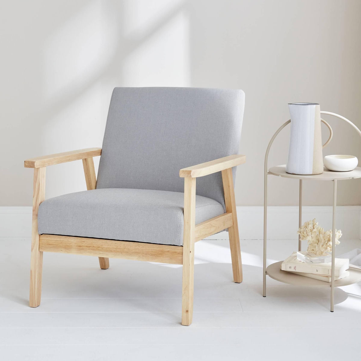 SWEEEK Fauteuil scandinave en bois et tissu gris clair. Isak. L 64 x P 69.5 x H 73cm