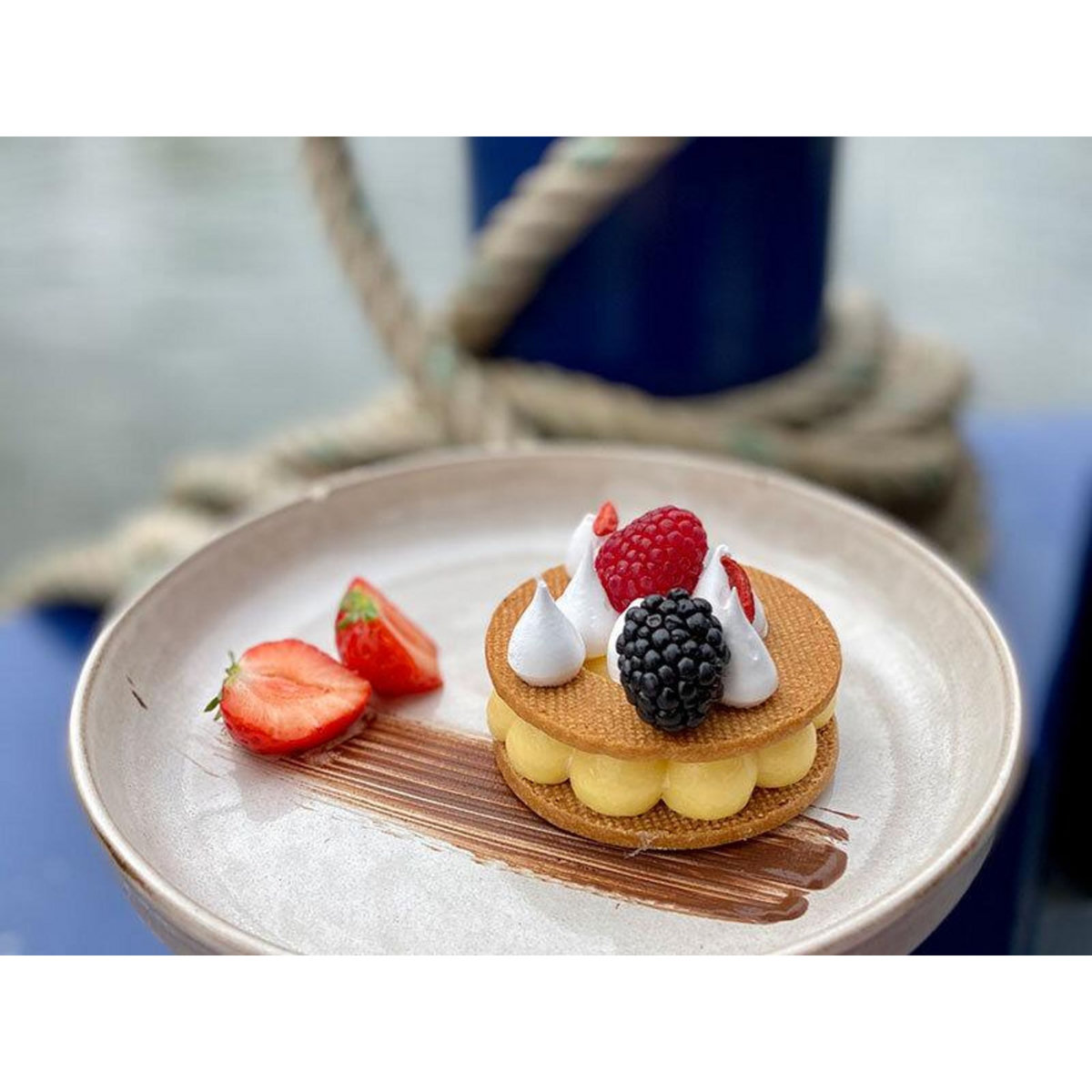 Smartbox Croisière sur la Seine : 1h45 avec dîner à bord du Capitaine Fracasse - Coffret Cadeau Gastronomie