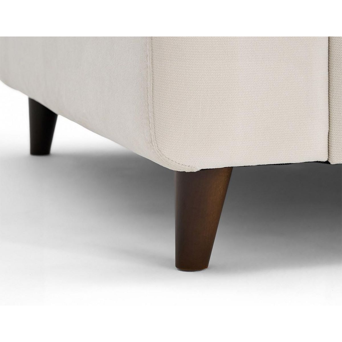 LISA DESIGN Brooke - fauteuil en velours pieds en bois