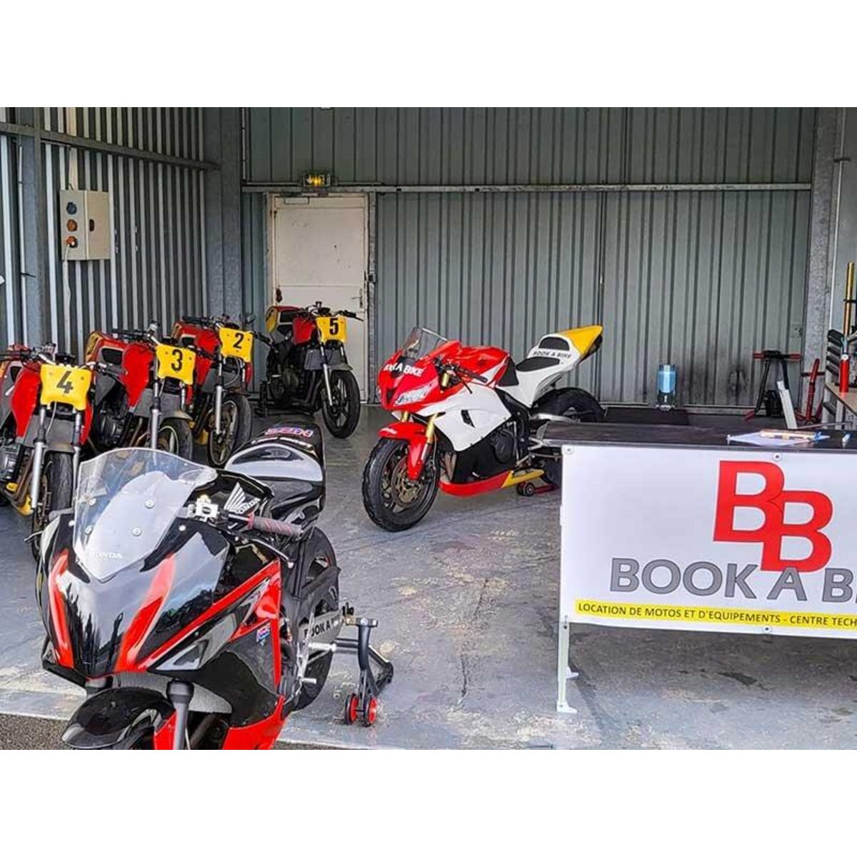 Smartbox Stage de pilotage moto sur le circuit de Fontenay-le-Comte - Coffret Cadeau Sport & Aventure