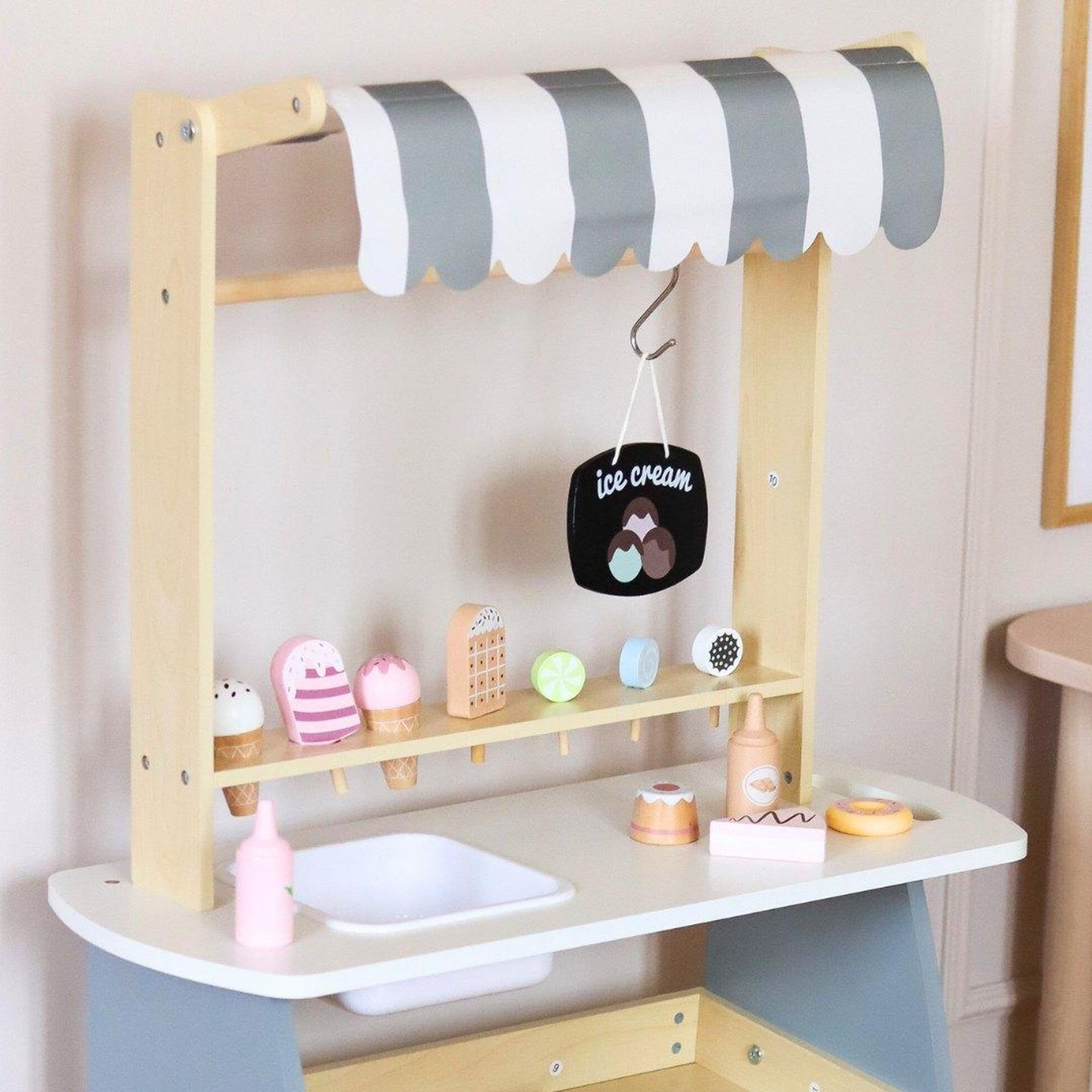Voir la diapositive 5 : MAMABRUM Marchande Enfant +3 ans - Mamabrum - Chariot à glaces en Bois - Accessoires inclus