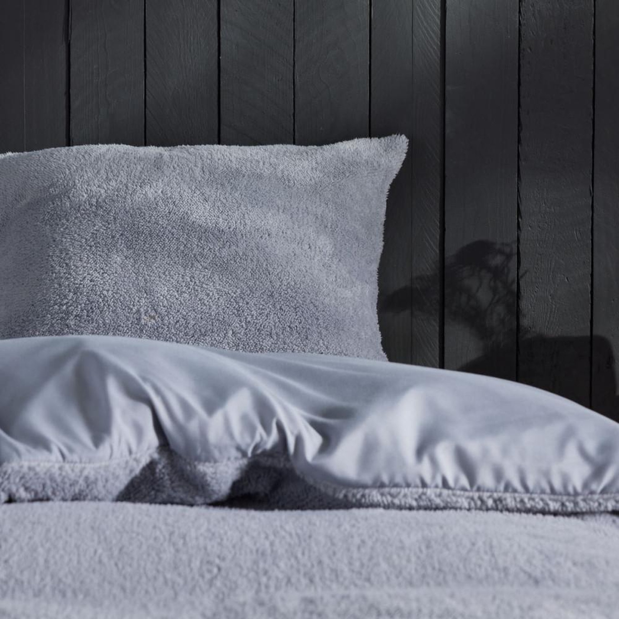 Voir la diapositive 2 : Today Parure de lit - TODAY - Teddy - 2 personnes - 220 x 240 cm - Gris uni