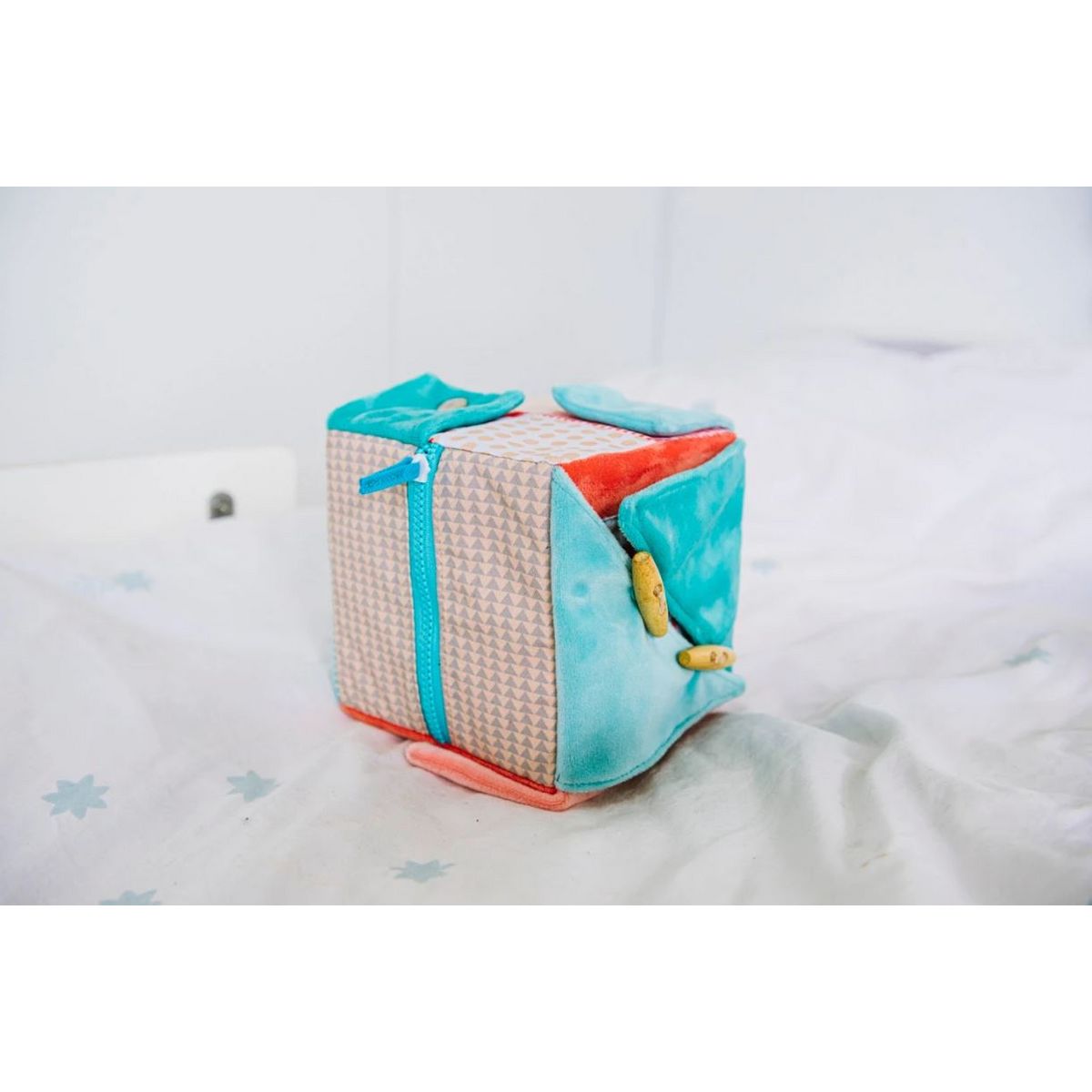 One Two Fun Mon cube de motricité Montessori