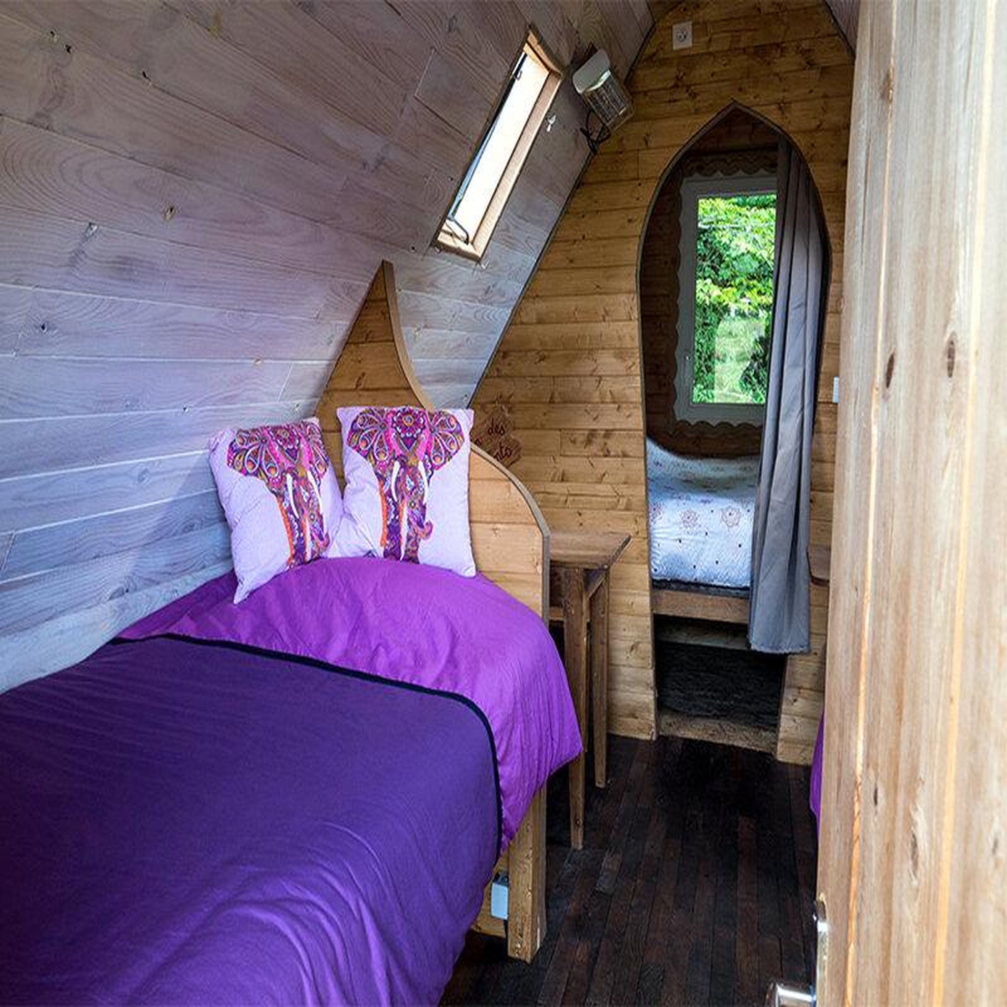 Voir la diapositive 3 : Smartbox 3 jours insolite en famille dans une cabane dans les vosges - coffret cadeau séjour