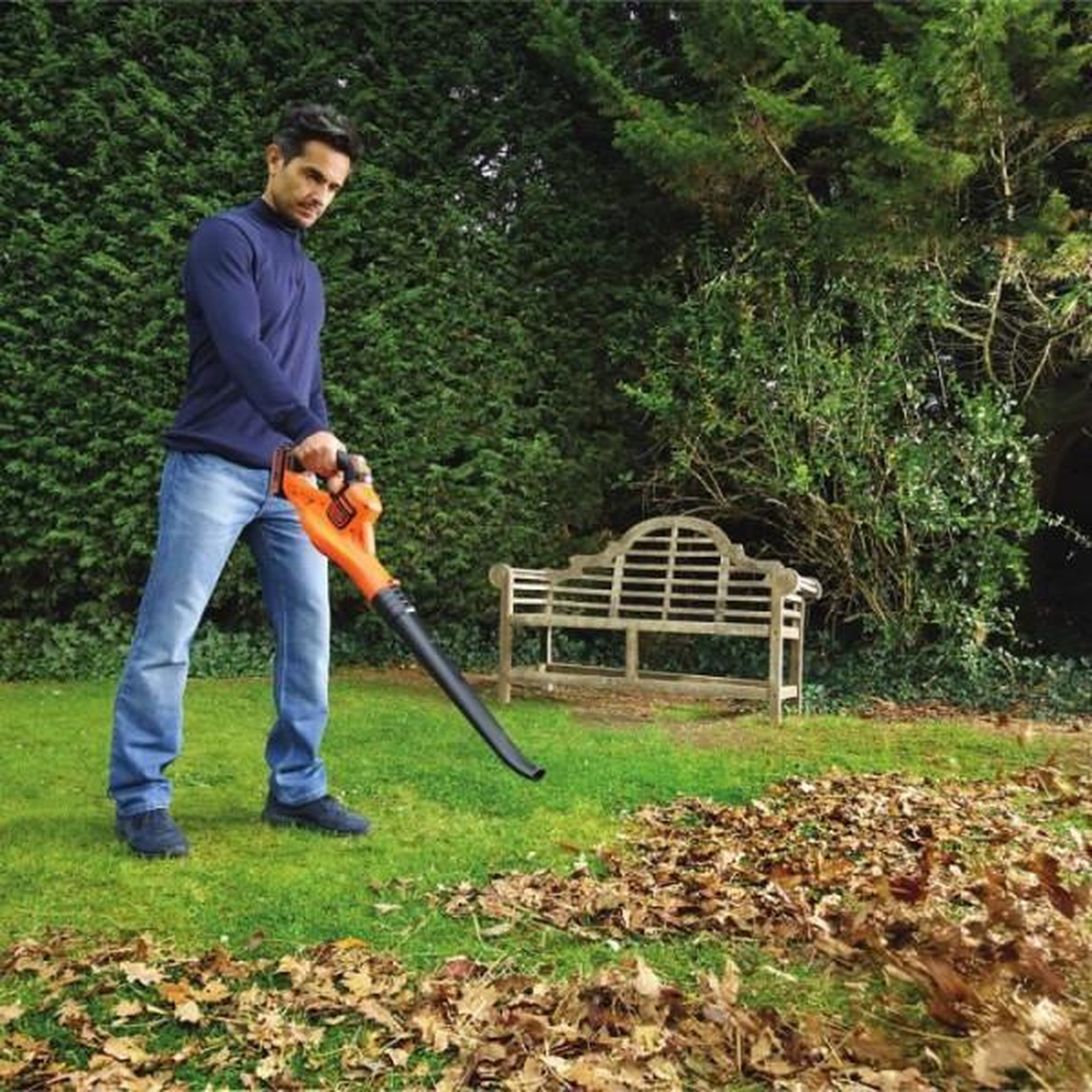 Voir la diapositive 3 : Black et Decker Souffleur sans fil BLACK+DECKER GWC1820PC - 18V avec batterie 2 Ah et chargeur