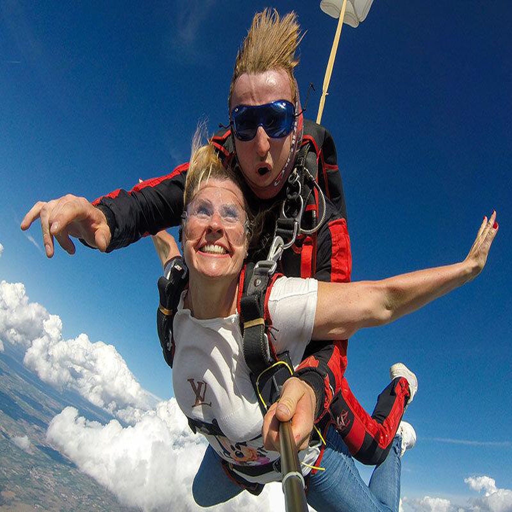 Voir la diapositive 2 : Smartbox Saut en parachute tandem pour 2 personnes - coffret cadeau sport & aventure