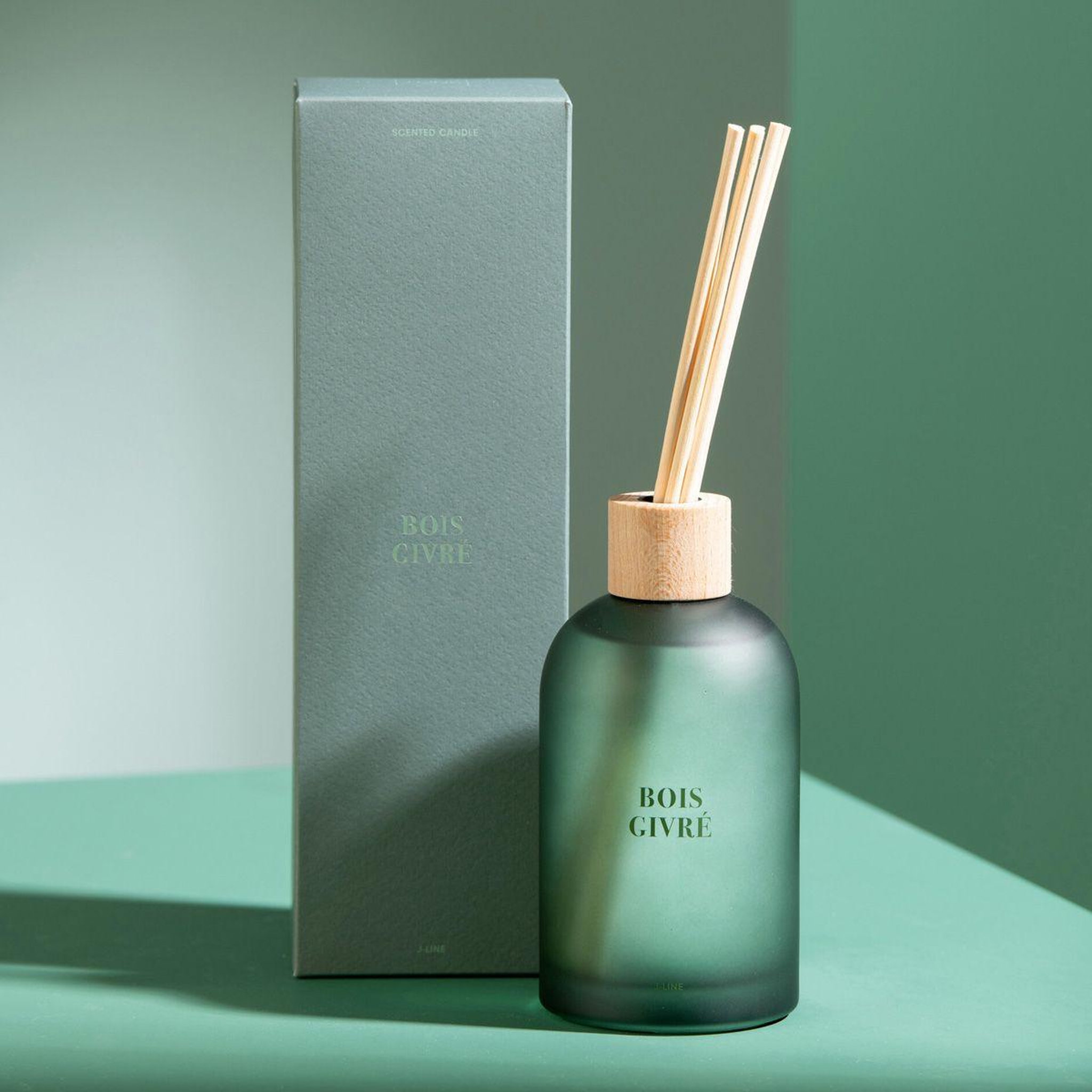Voir la diapositive 5 : J-LINE Diffuseur de parfum  accords essentiels  250ml bois givré