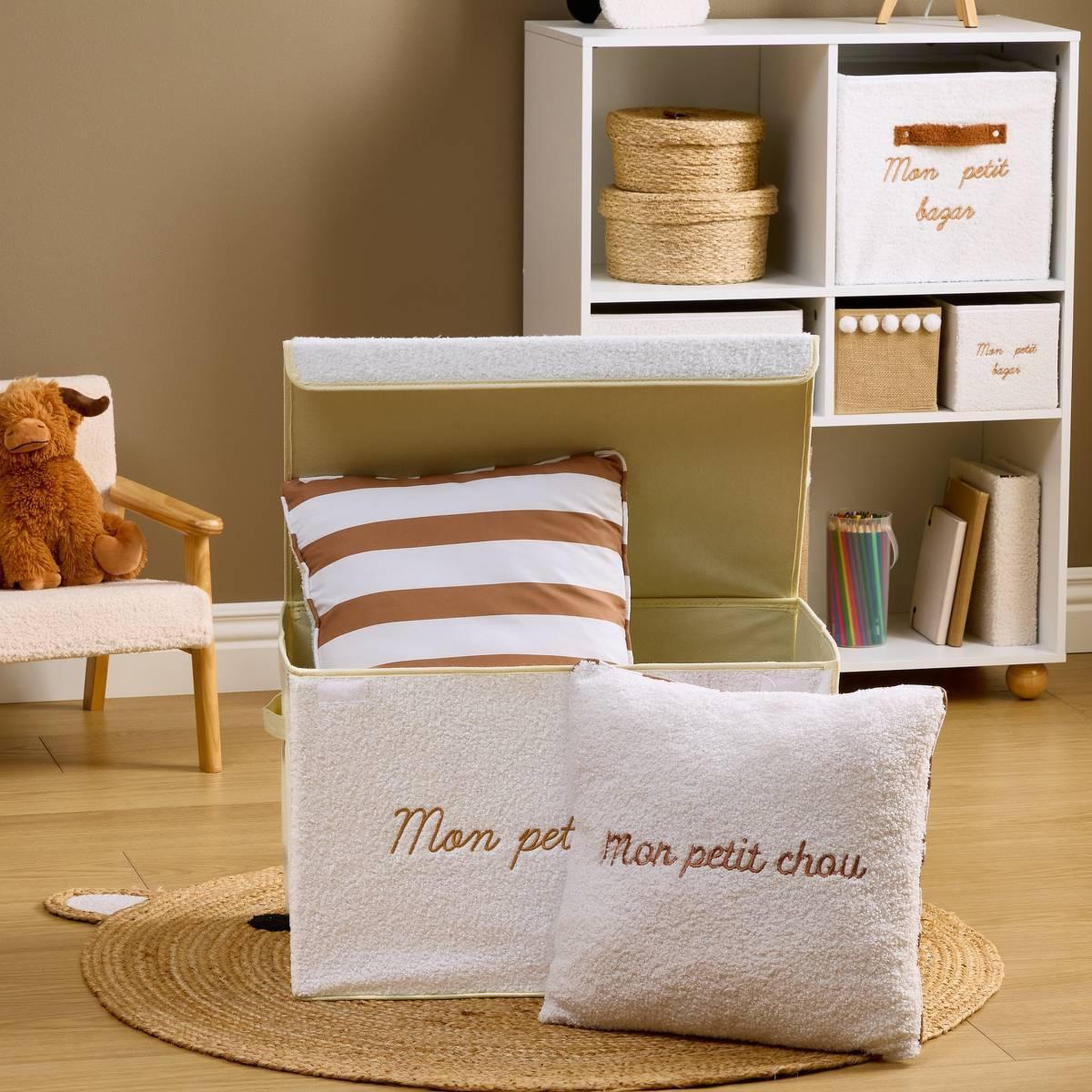 Voir la diapositive 6 : Atmosphera Kids Coussin déco enfant bouclette  jaiko  40x40cm marron