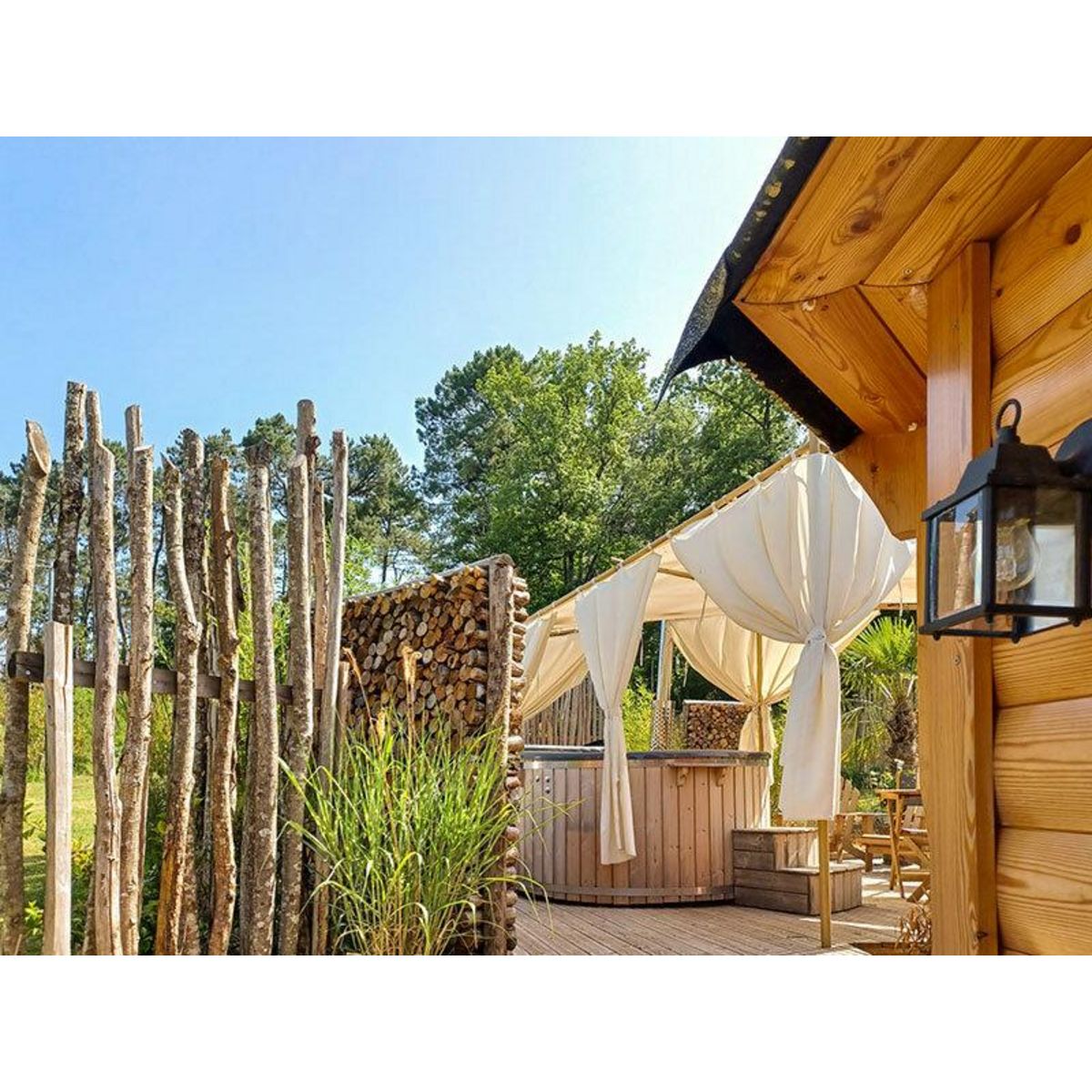 Smartbox 2 jours en cabane avec bain bouillonnant près de Bergerac - Coffret Cadeau Séjour