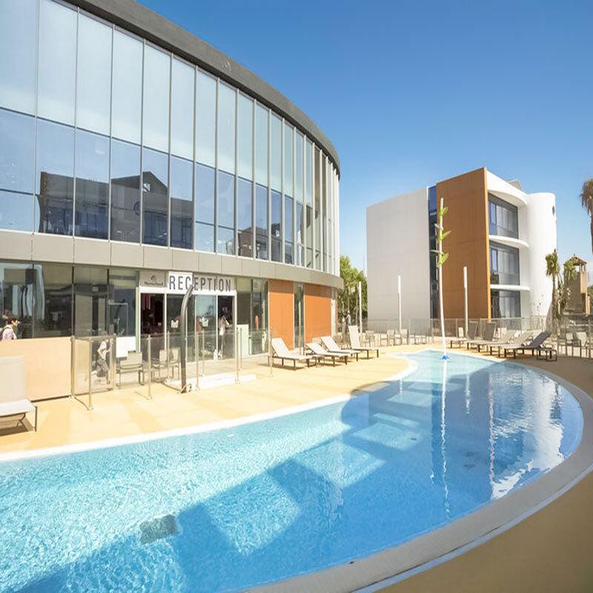 Voir la diapositive 6 : Smartbox 2 nuits avec entrée au parc aquatique pour 2 à l'hôtel marineland resort - coffret cadeau séjour