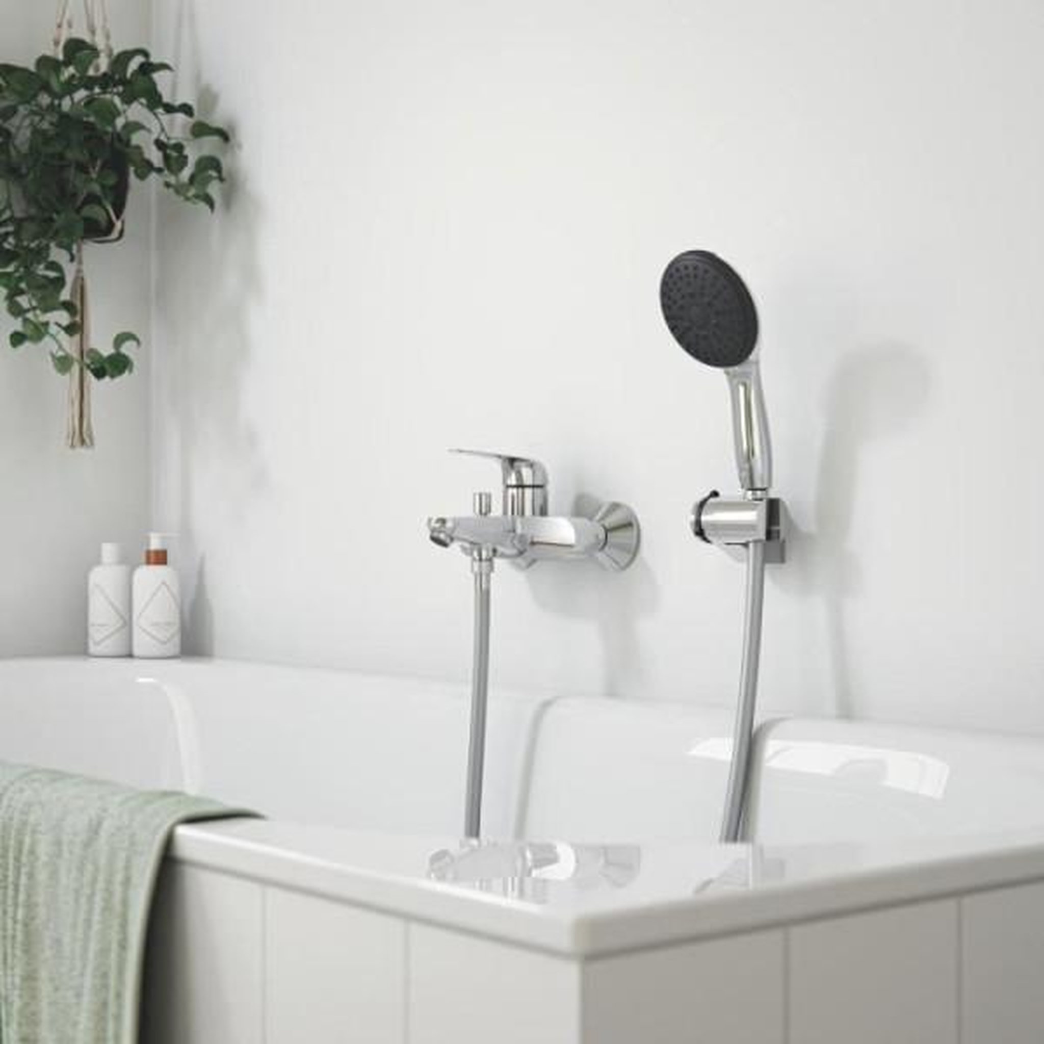 Voir la diapositive 2 : Grohe Mitigeur monocommande bain/douche - grohe swift - 24335001 - chromé - montage mural apparent