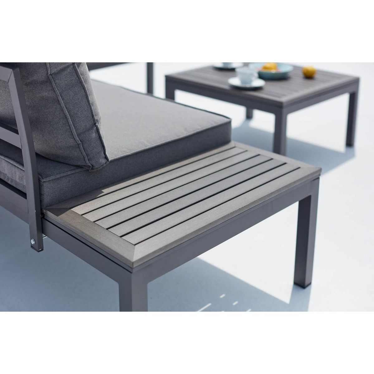 CONCEPT USINE Salon de jardin 4 places en aluminium et acier gris foncé LOLEA
