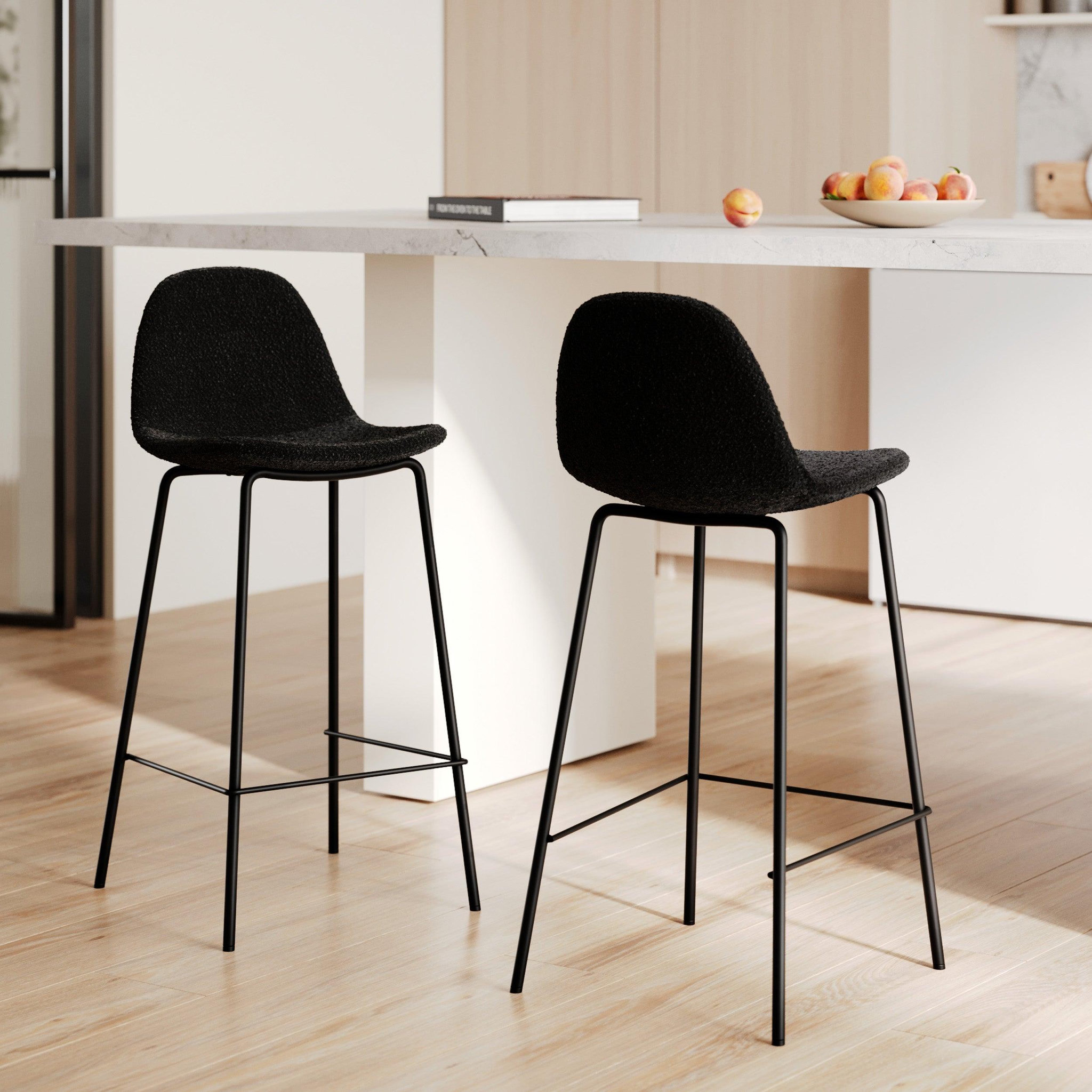 Voir la diapositive 2 : MAISON PAVANE Lot de 2 chaises pour îlot central 65.5 cm en tissu bouclette noir-henrik