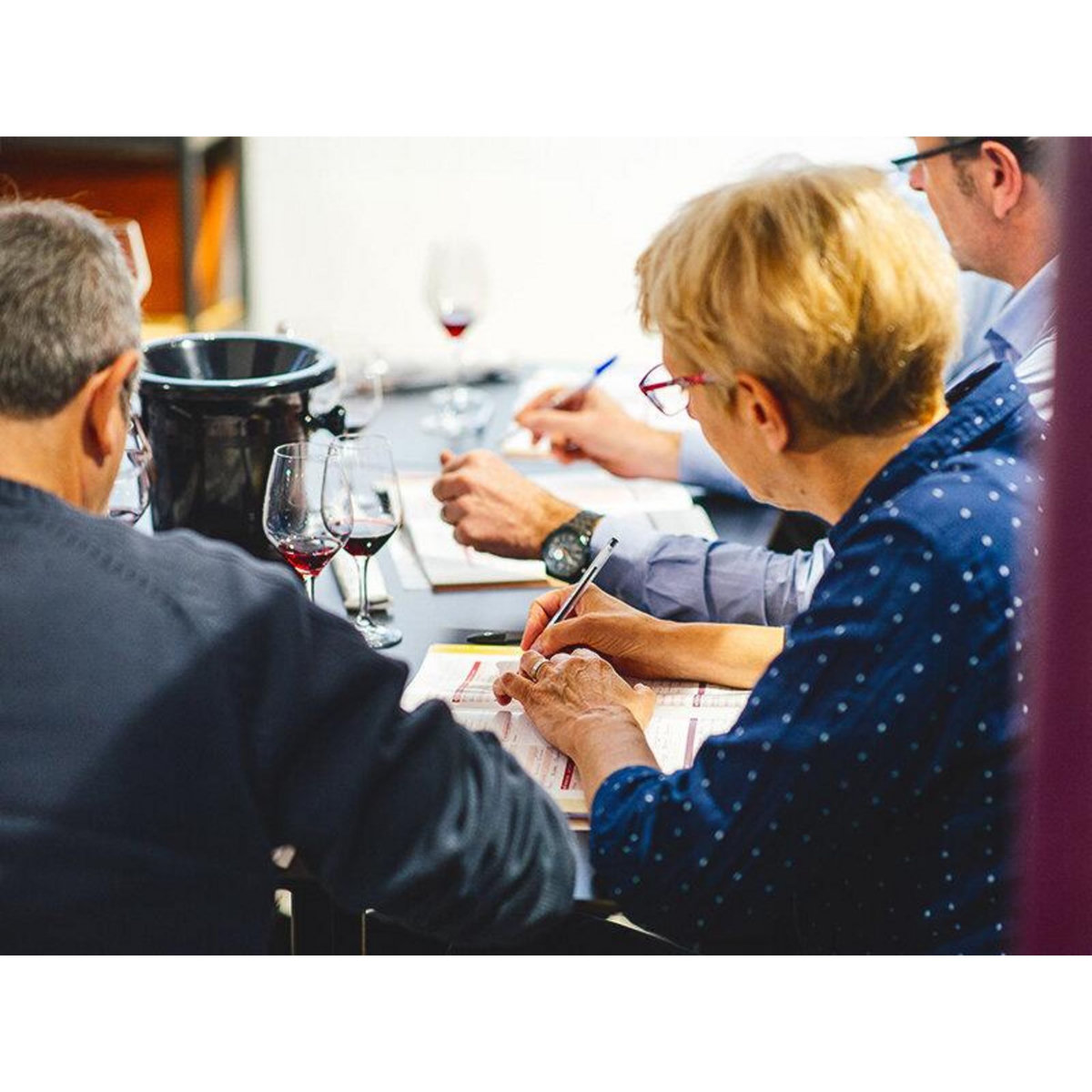 Smartbox Cours d'œnologie de 2h pour explorer le monde du vin avec ProDégustation pour 2 personnes - Coffret Cadeau Gastronomie