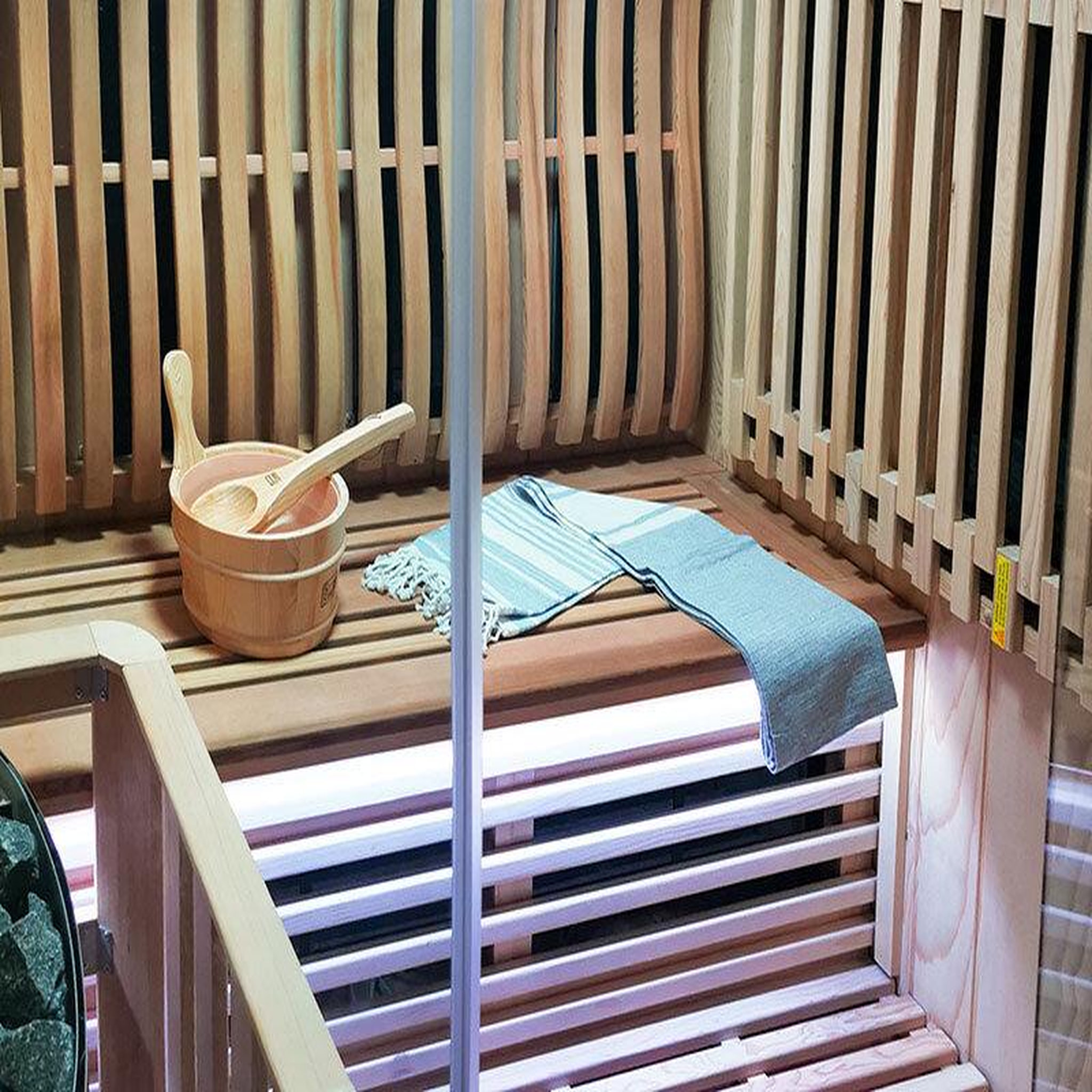 Voir la diapositive 2 : Smartbox Escale romantique au bord de la mer avec pause détente à nice - coffret cadeau séjour