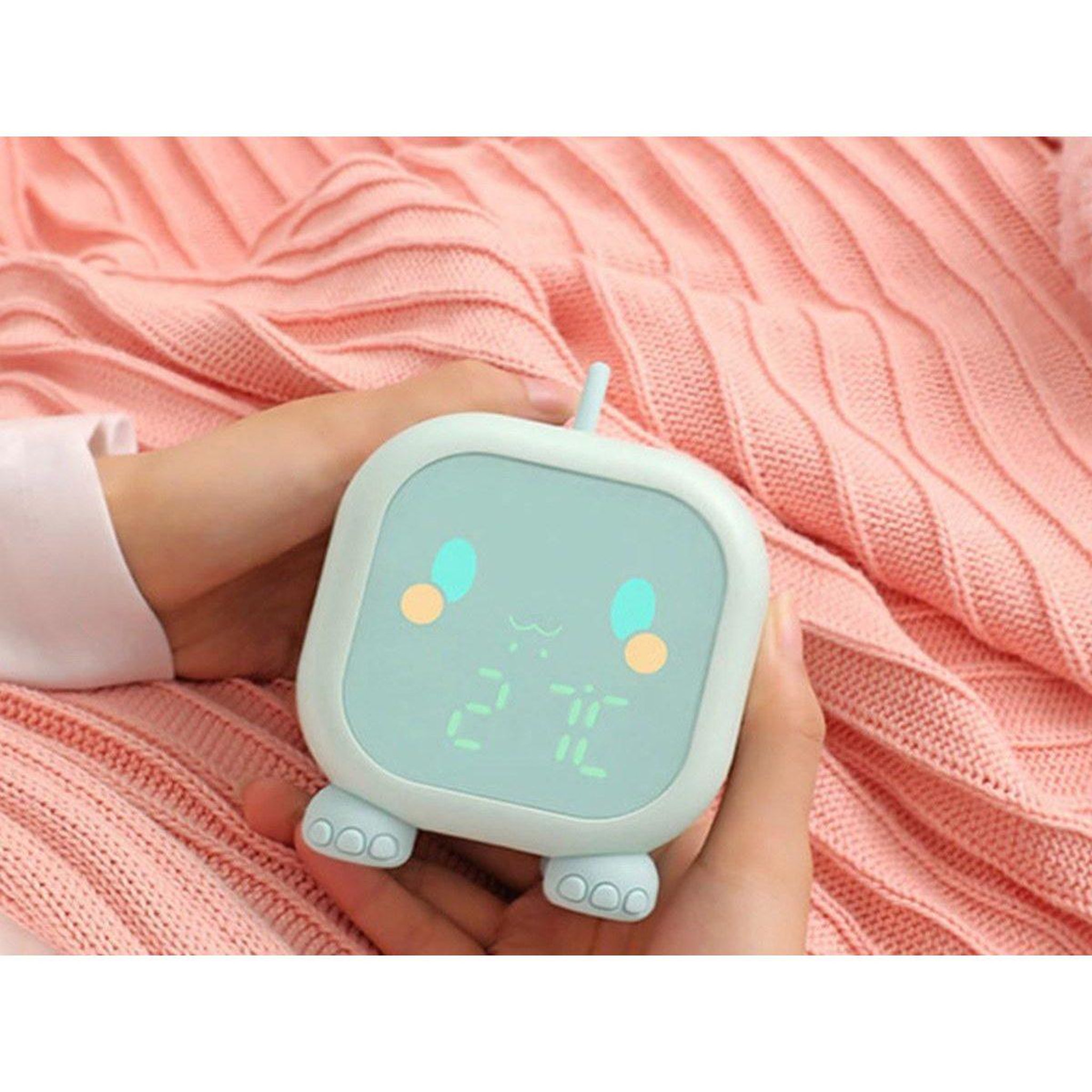 Voir la diapositive 3 : 1001JOUETS Réveil digital enfant - Veilleuse à intensité variable - Contrôle vocal - Double alarme - Rose