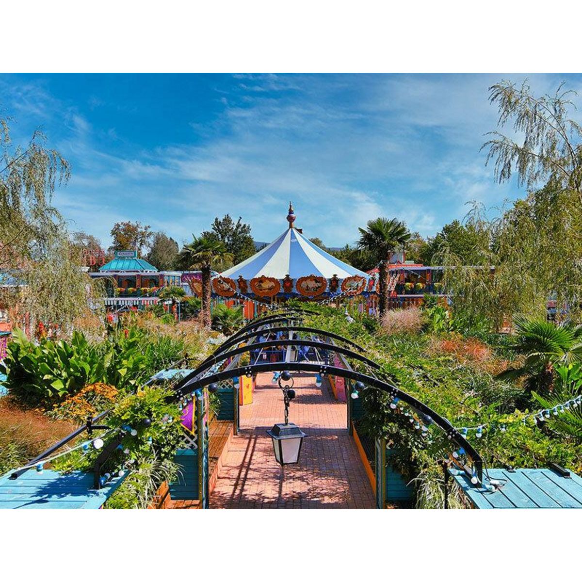 Smartbox Journée amusante en famille : 2 entrées adulte et 2 entrées enfant en 2024 pour le parc Walibi Rhône-Alpes - Coffret Cadeau Sport & Aventure