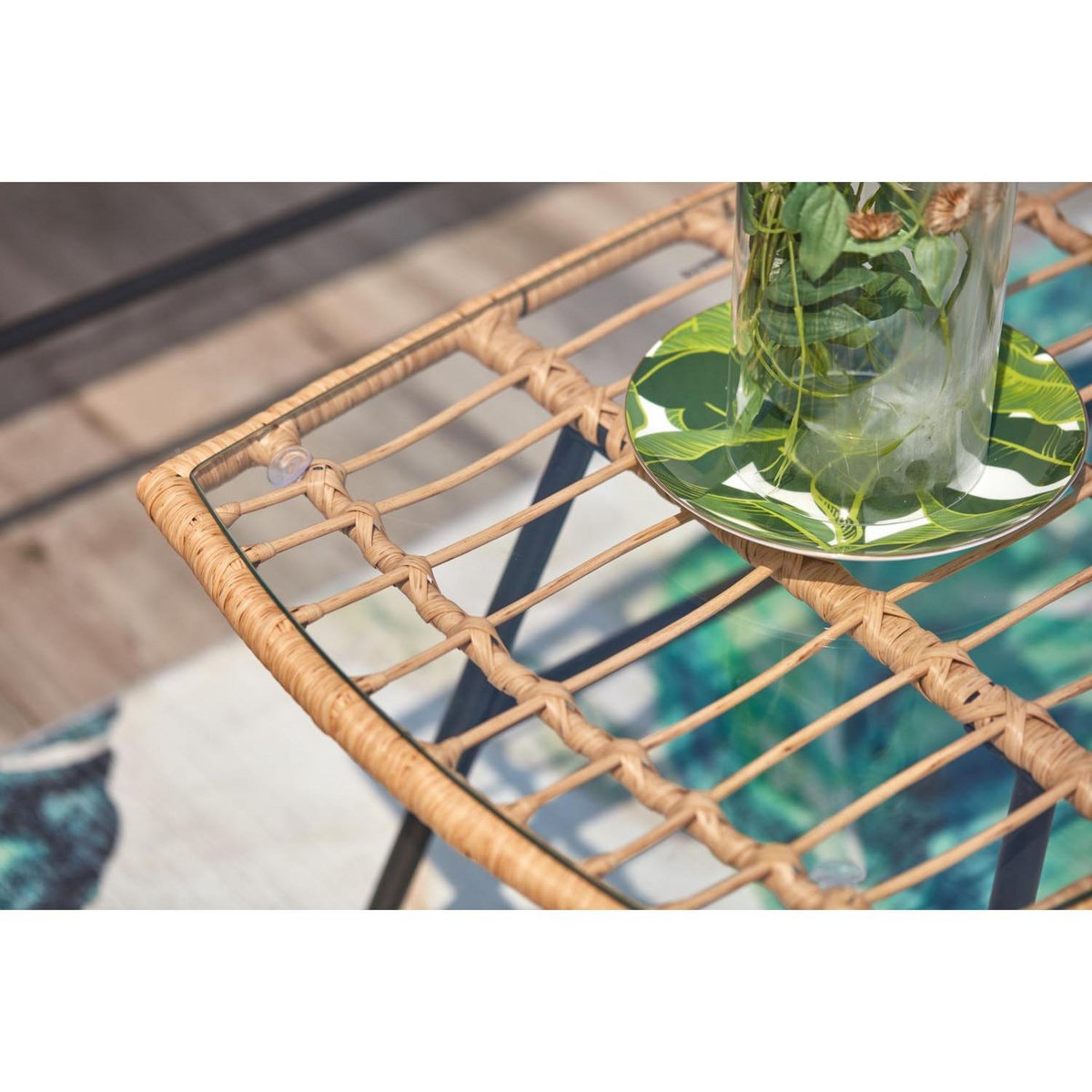 CONCEPT USINE Salon de jardin 4 places en rotin et acier beige et noir PAREA