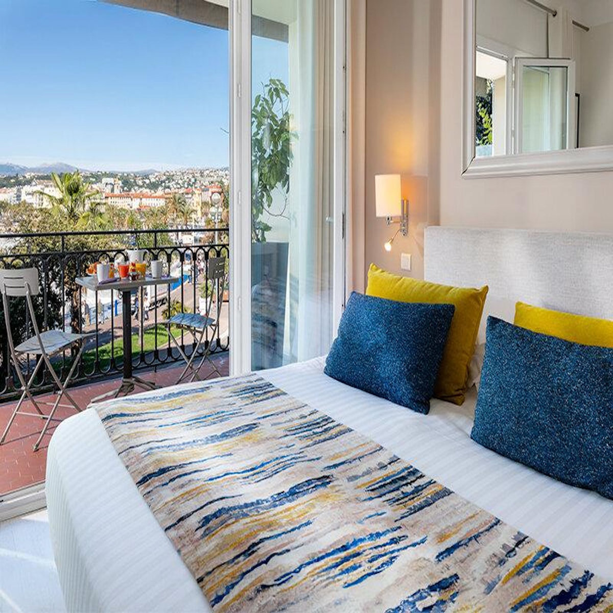 Smartbox Escapade avec vue sur mer : 2 jours avec champagne en hôtel 4* à Nice - Coffret Cadeau Séjour