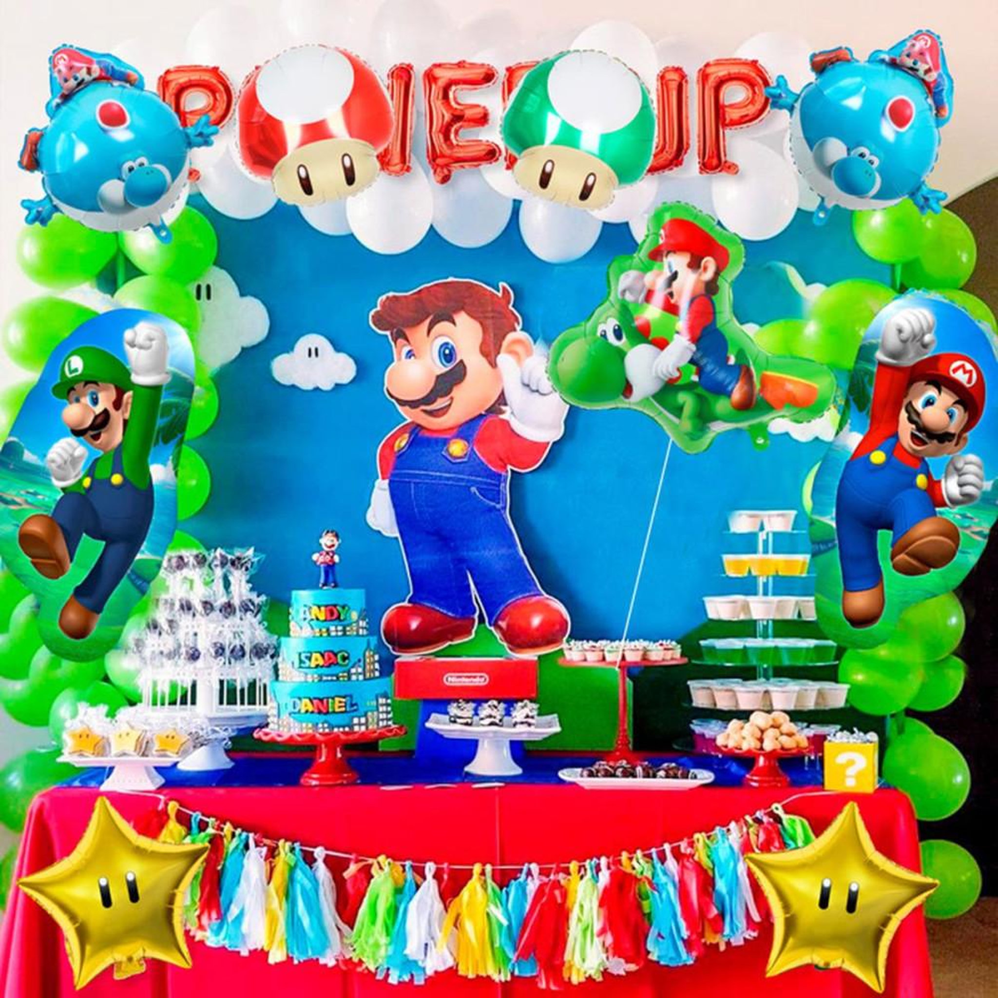 Voir la diapositive 4 : Set de 8 ballons déco anniversaire thème Super Mario pour hélium, ballons aluminium multicolores (personnages, champignons, étoiles)