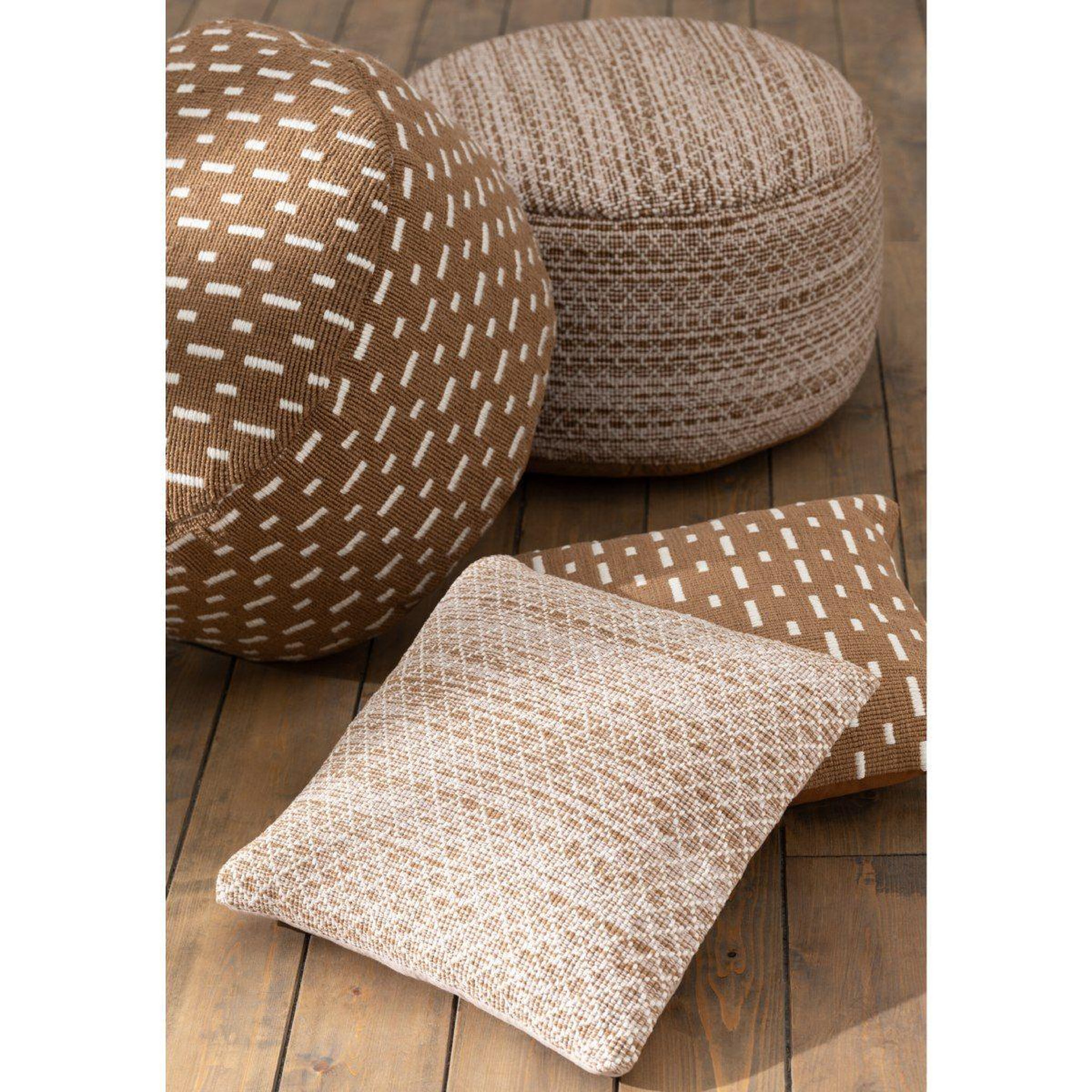 Voir la diapositive 3 : J-LINE Coussin déco  traits  45x45cm marron