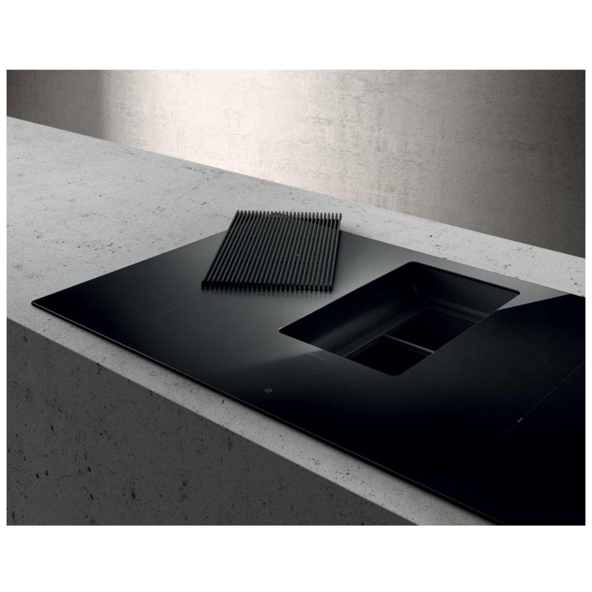 ELICA Table de cuisson aspirante induction 83cm 4 feux 7400w noir - PRF0182322