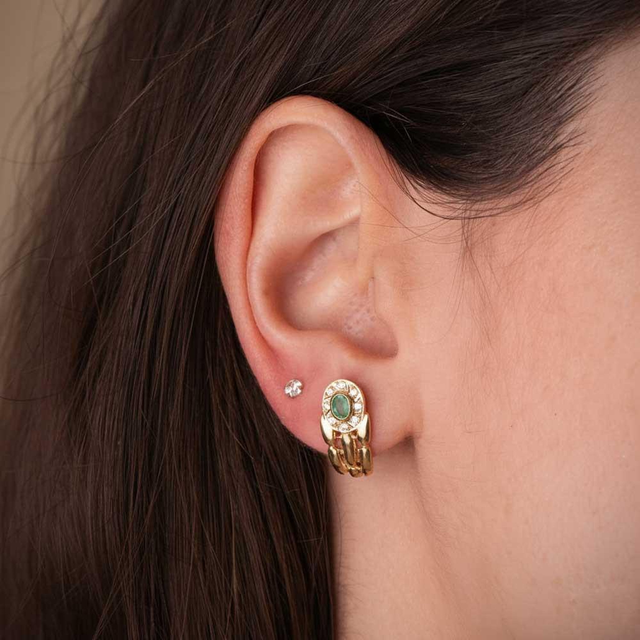 Voir la diapositive 2 : L'ATELIER D'AZUR Boucles d'Oreilles Or 18 Carats 750 Jaune Emeraudes et Zirconiums - Collection Panthère