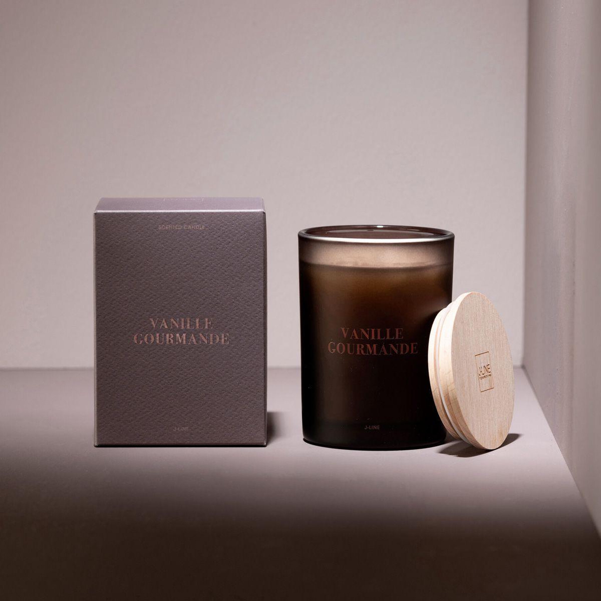 Voir la diapositive 5 : J-LINE Bougie parfumée  accords essentiels  12cm vanille gourmande