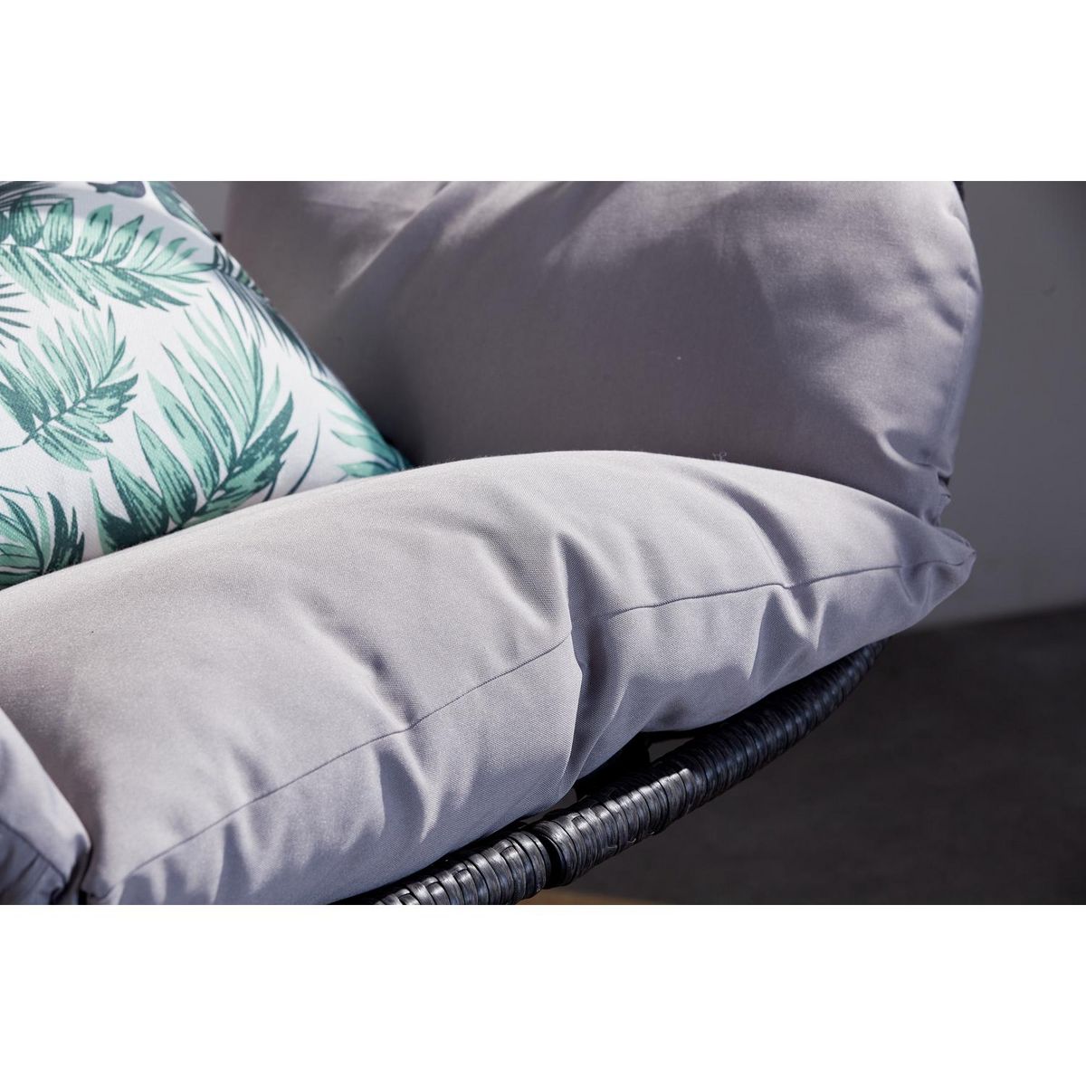 CONCEPT USINE Fauteuil suspendu en résine effet rotin gris LIMA