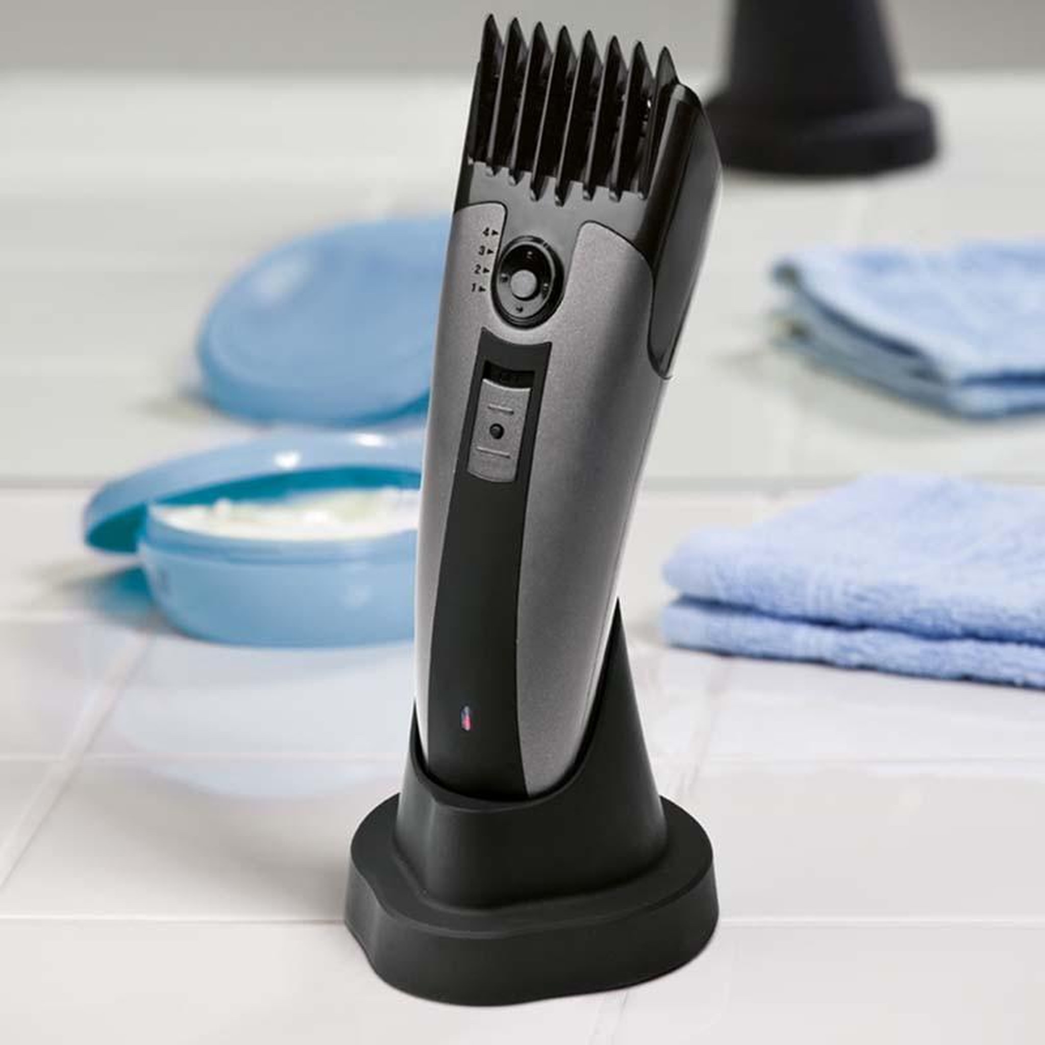 Voir la diapositive 2 : CLATRONIC Tondeuse pour barbe 3313