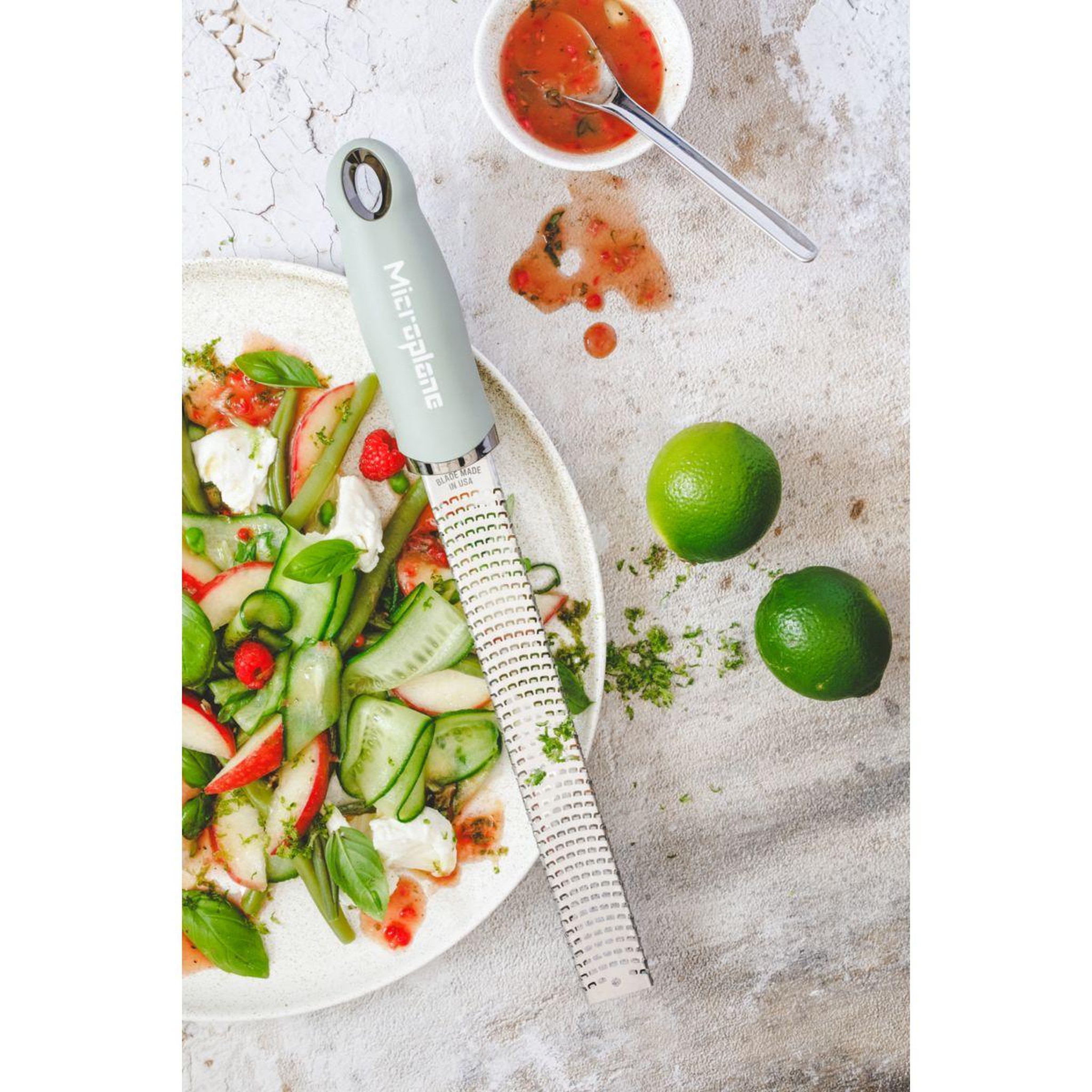 Voir la diapositive 3 : MICROPLANE Zesteur premium vert sauge