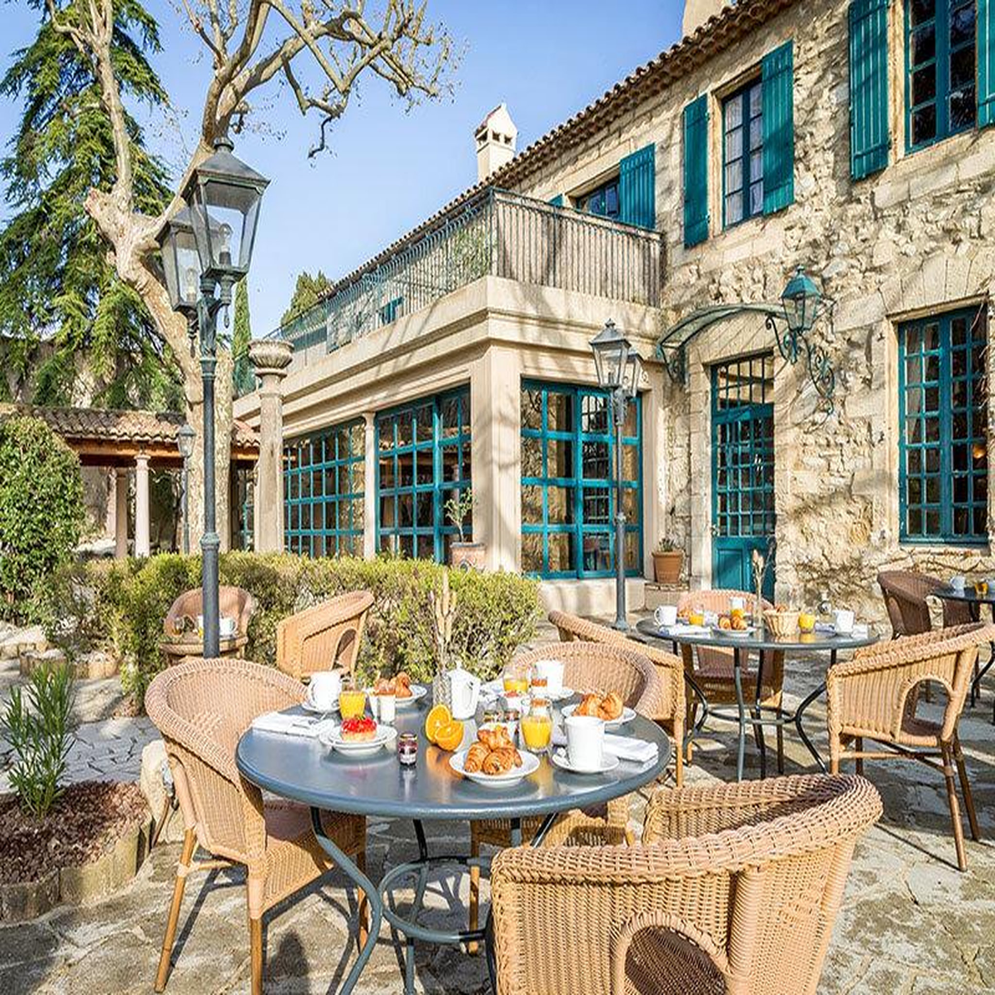 Voir la diapositive 3 : Smartbox 2 jours en famille en hôtel 4* à villeneuve-lès-avignon - coffret cadeau séjour