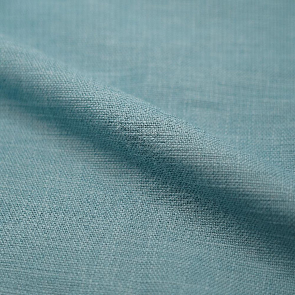 Rendez vous déco Fauteuil capitonné en tissu bleu clair-Carmen